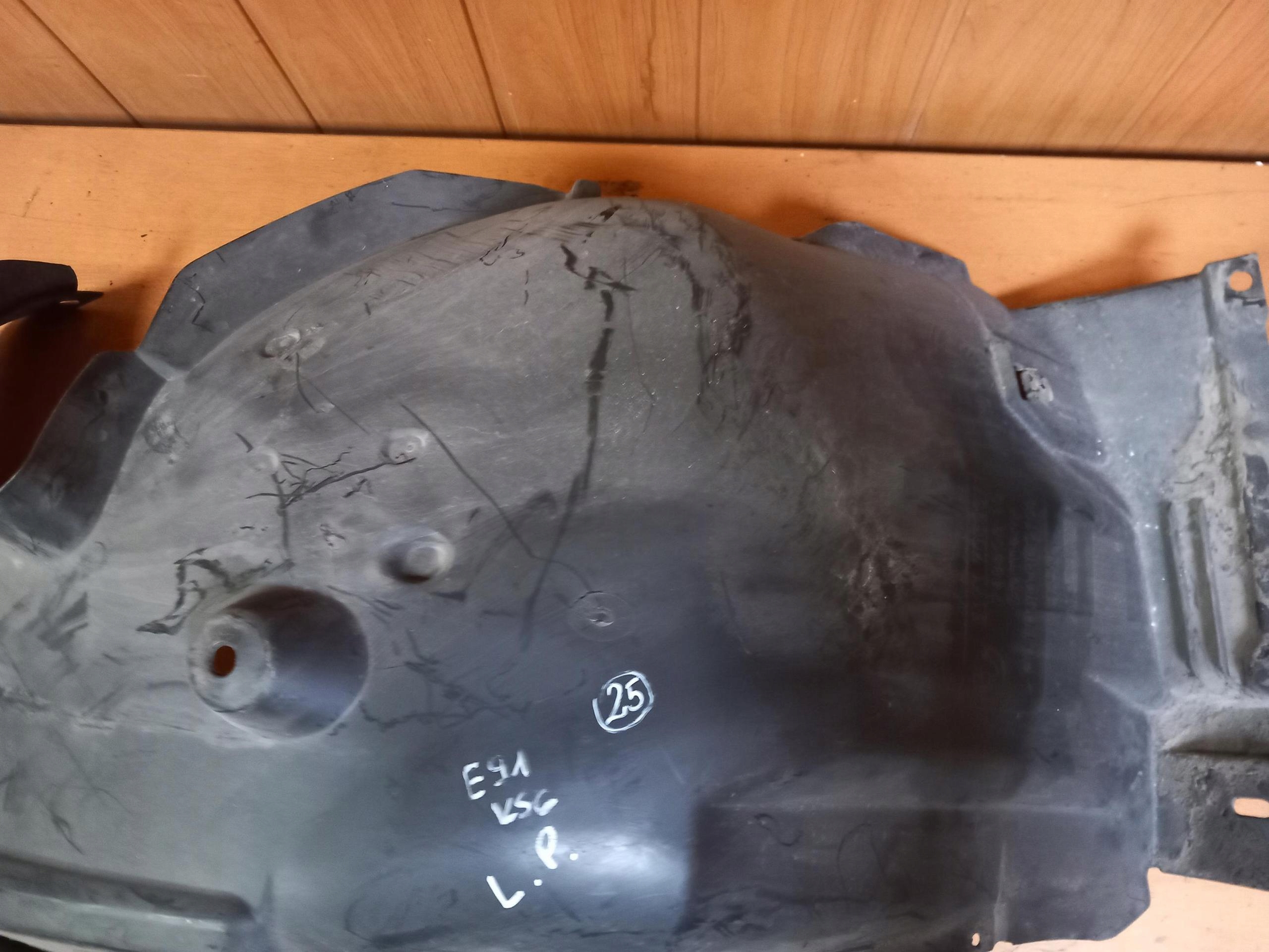 podblatník levý předek BMW SERIA 3 E90 E91 7059377 05-12