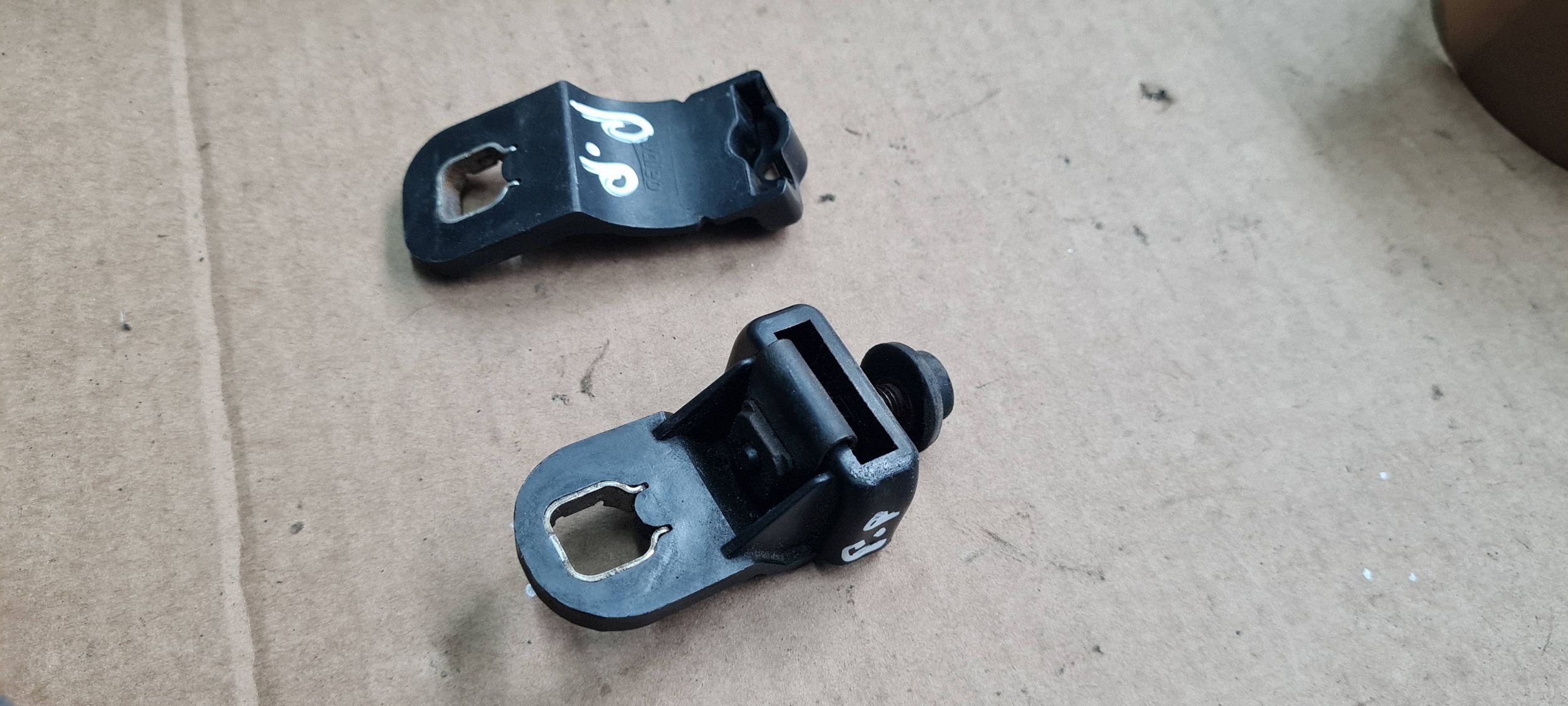 Q5 8R SQ5 LIFT bracket hook holder lights right front 8R0998122A