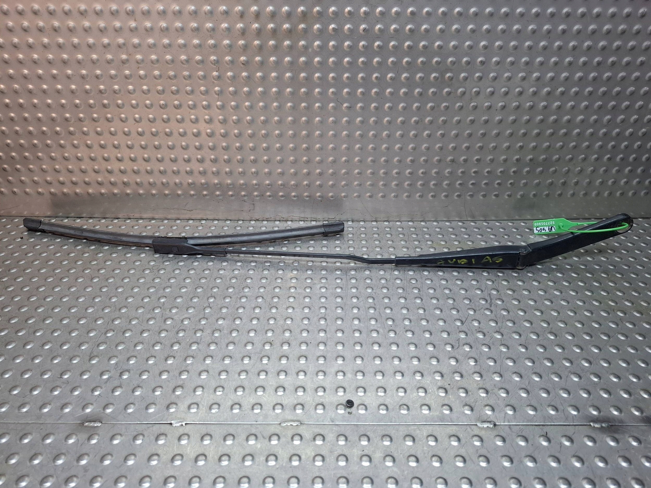 wiper arm right front 8T1955408A AUDI A5 8T0 07-15