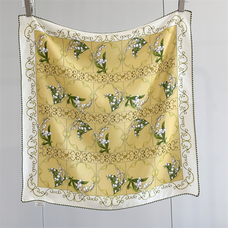 Lehký tenký šátek středního čtvercového tvaru ze 100% hedvábí, 68 cm, s jemnými květinovými okraji