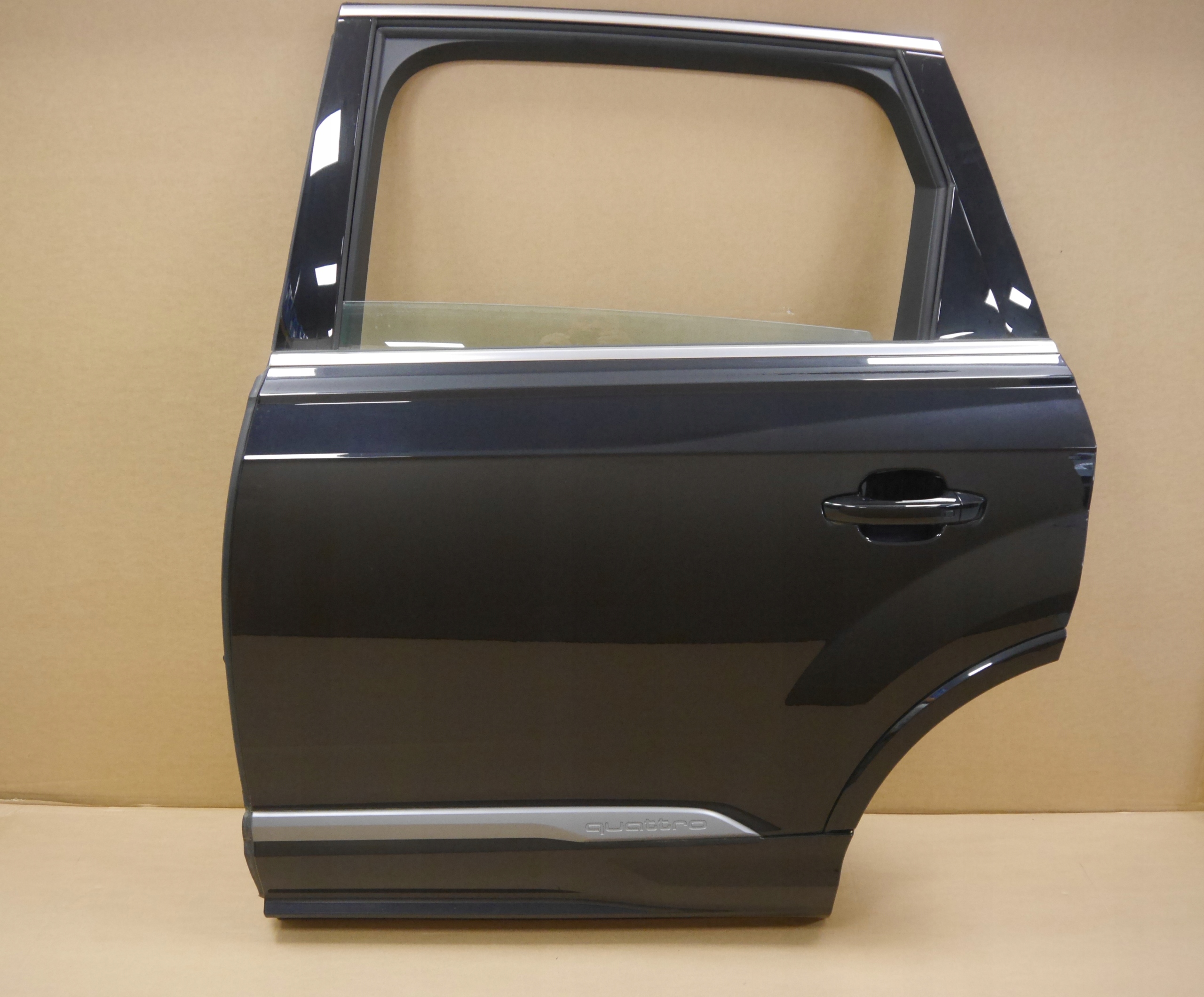 AUDI Q7 4M DRZWI LEWE TYŁ LC9X