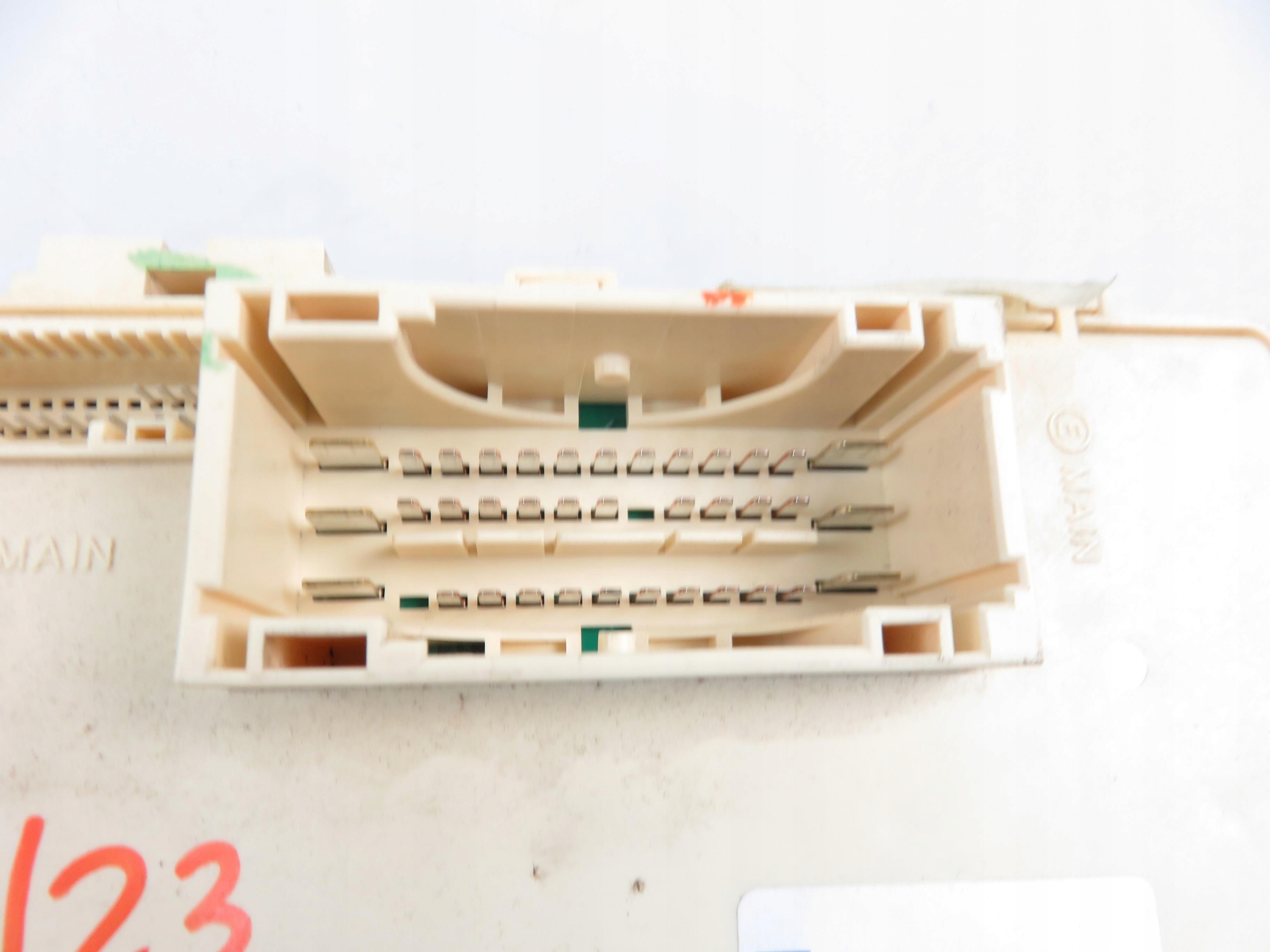 SKRZYNKA BEZPIECZNIKÓW HYUNDAI SONATA 919503S052 Numer katalogowy części 919503S052