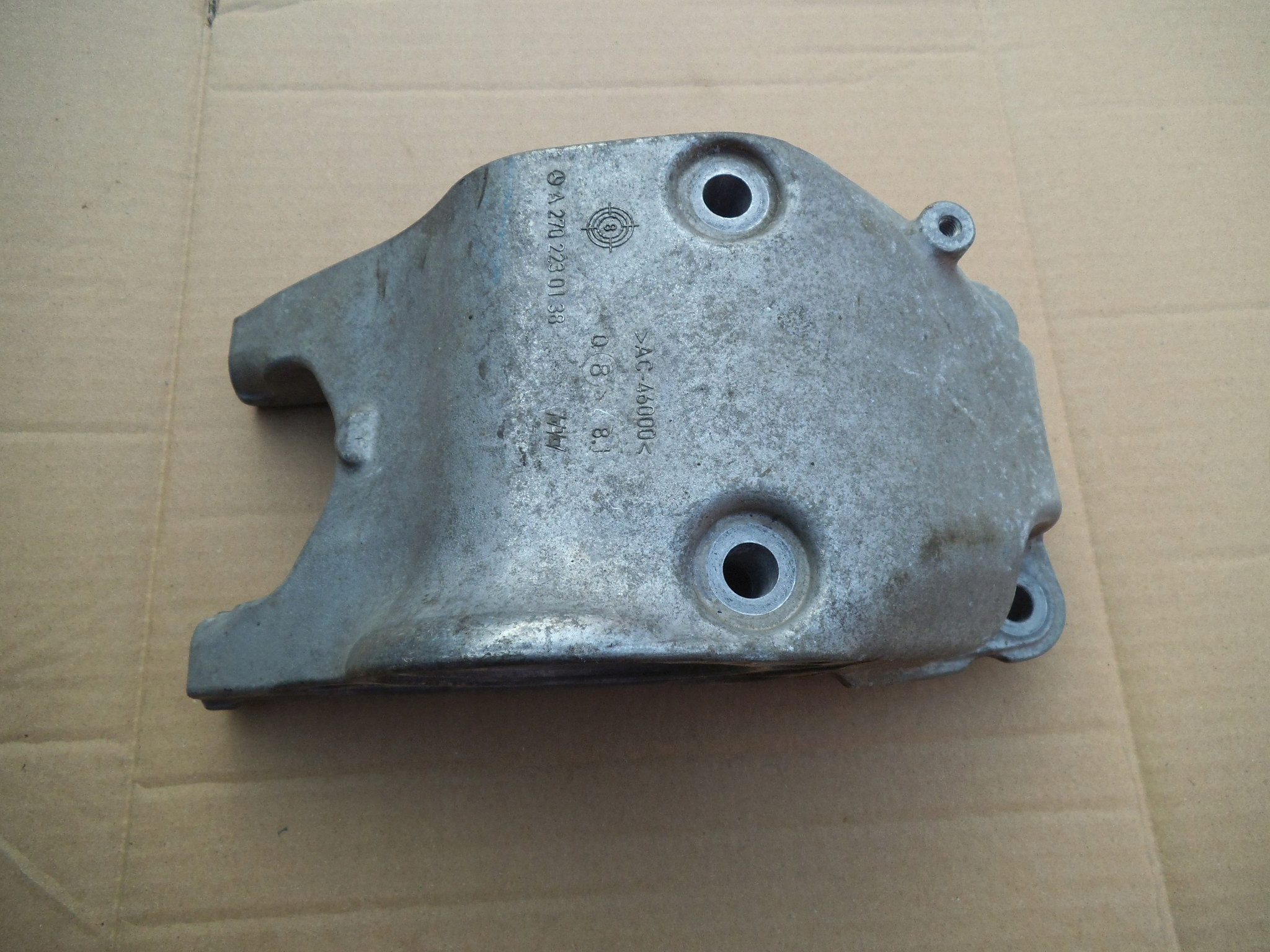 MERCEDES podpora półosi A2702230138