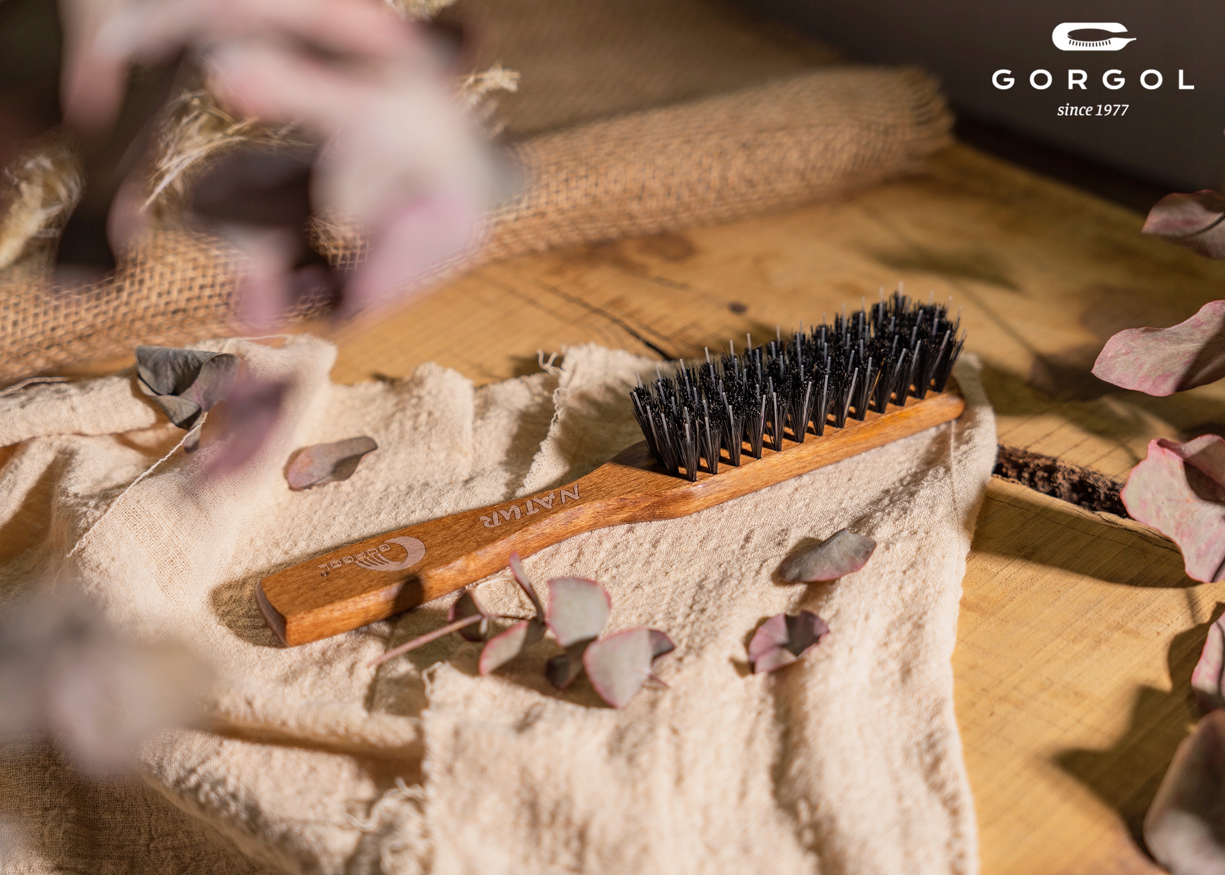 SZCZOTKA DO WŁOSÓW z włosia dzika DREWNIANA Marka Gorgol
