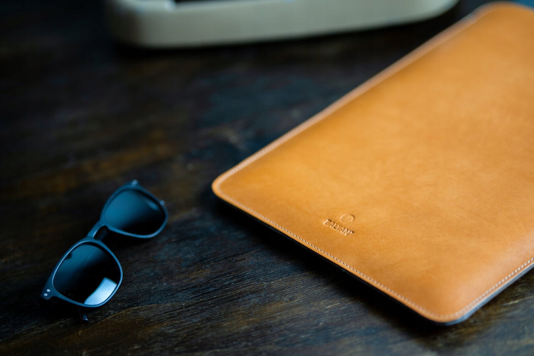 BALTAN Etui skórzane Premium do MacBooka Pro 16" czarne — 15