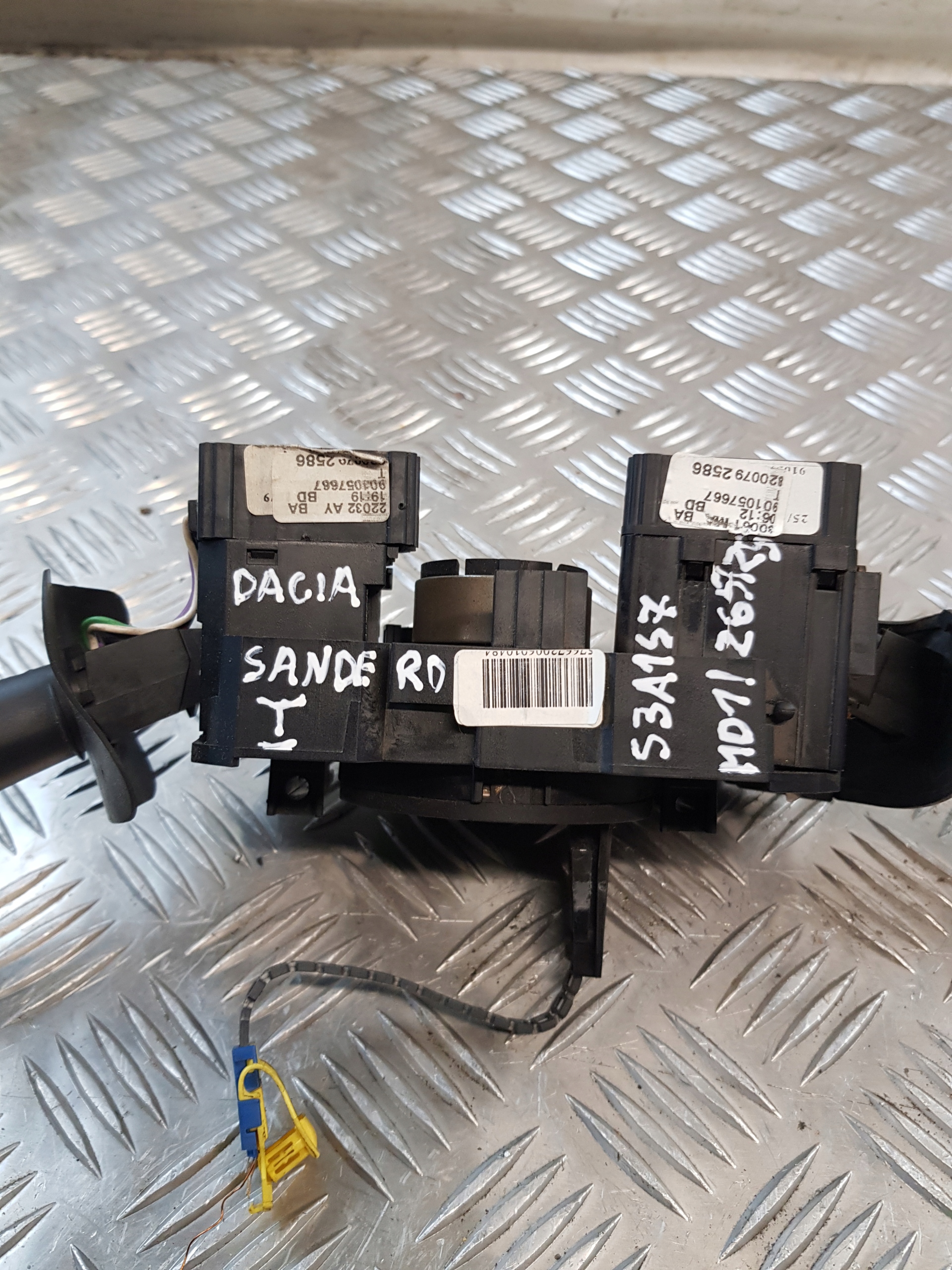 commande levier commodo sous volant DACIA SANDERO et OE 8200792586T