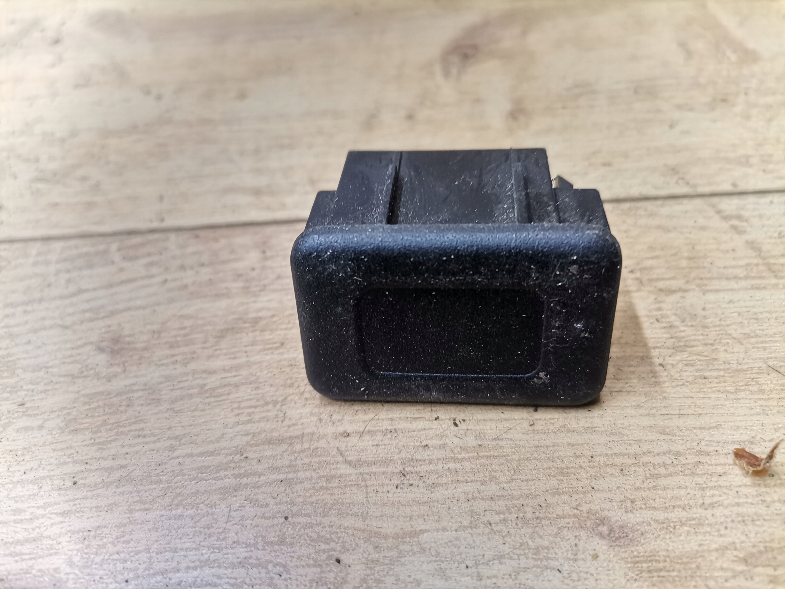 PLASTIK ZAŚLEPKA NISSAN ALMERA N15 LIFT