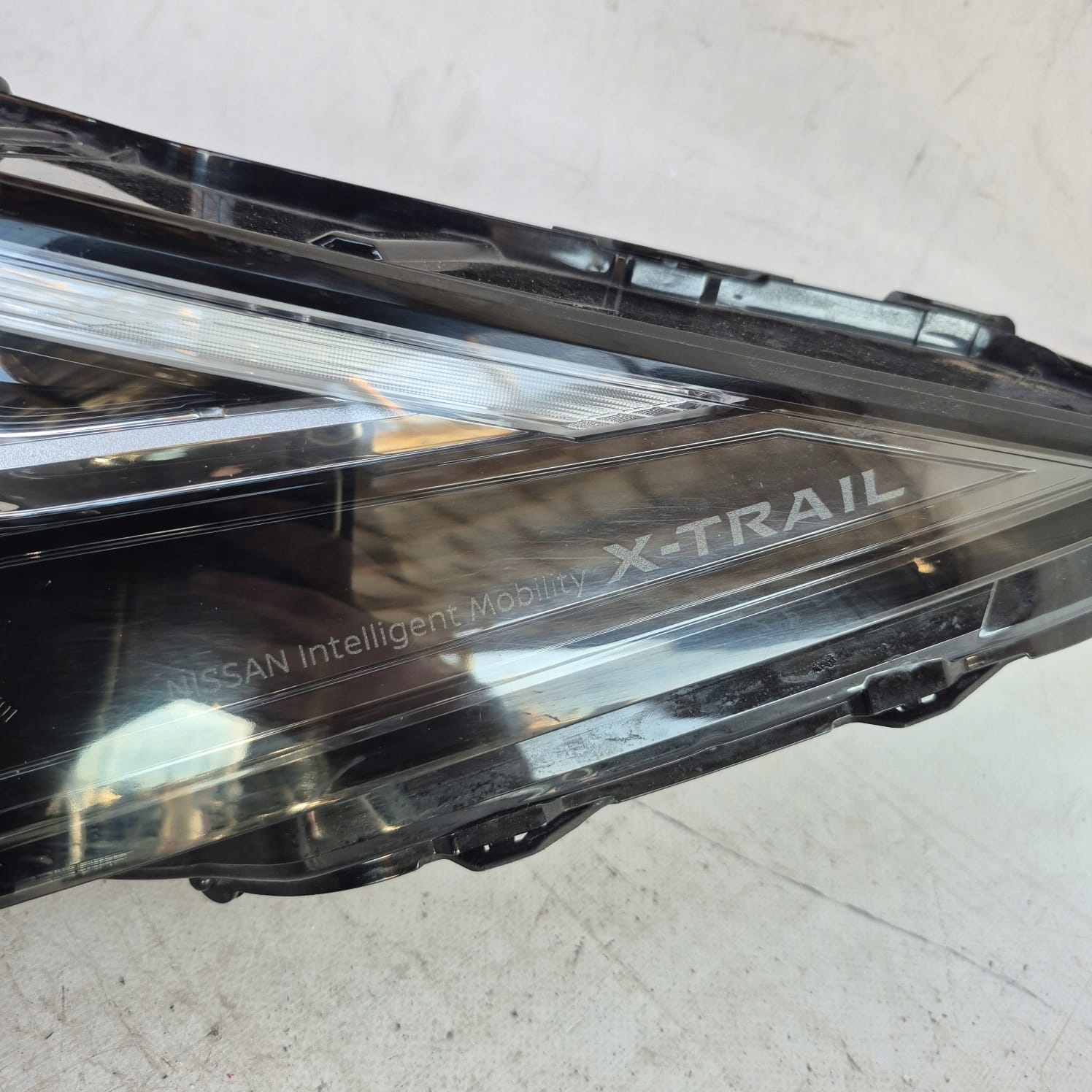 NISSAN X-TRAIL T33 IV 21- light left front front LED DRL