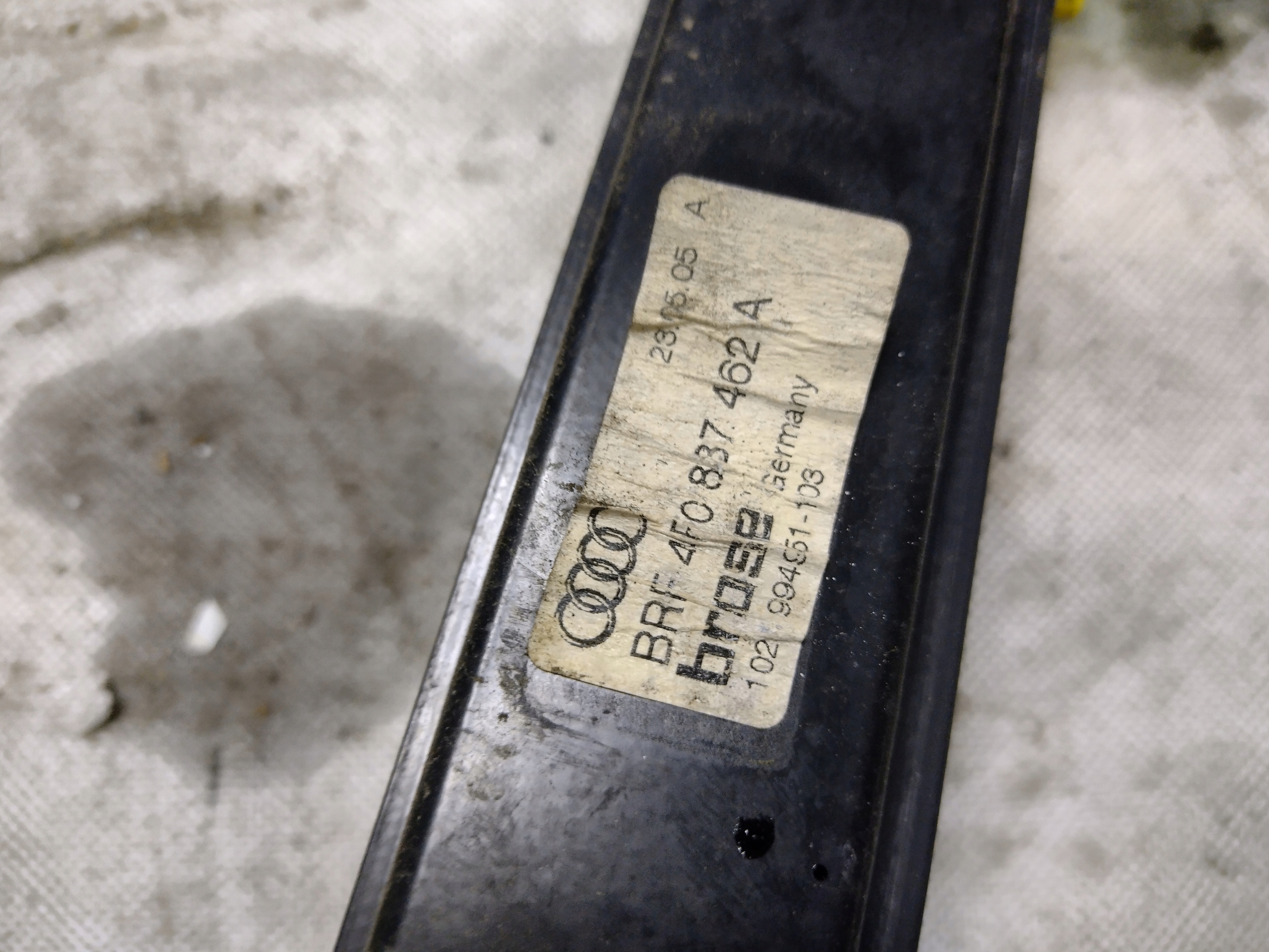 window regulator right front Audi A6 C6 sedan 4F0837462A