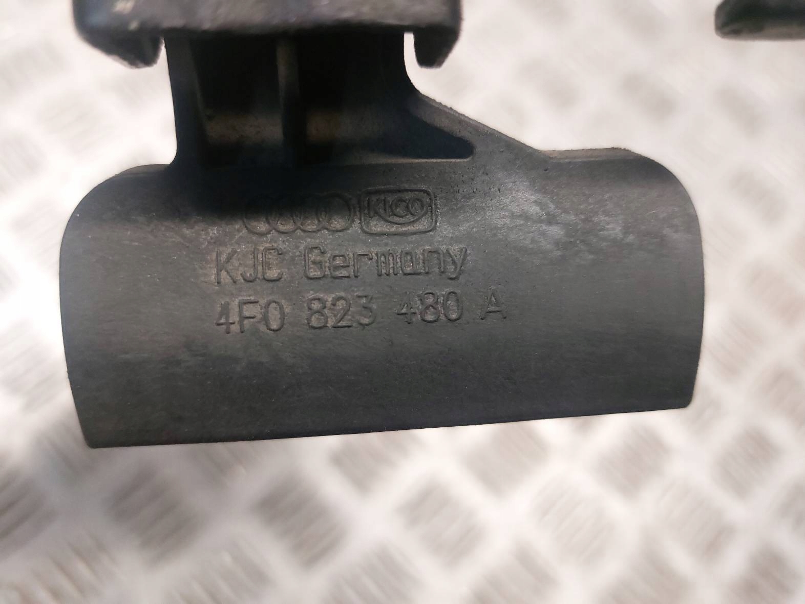 bonnet latch lock AUDI A6 C6 4F0823480A