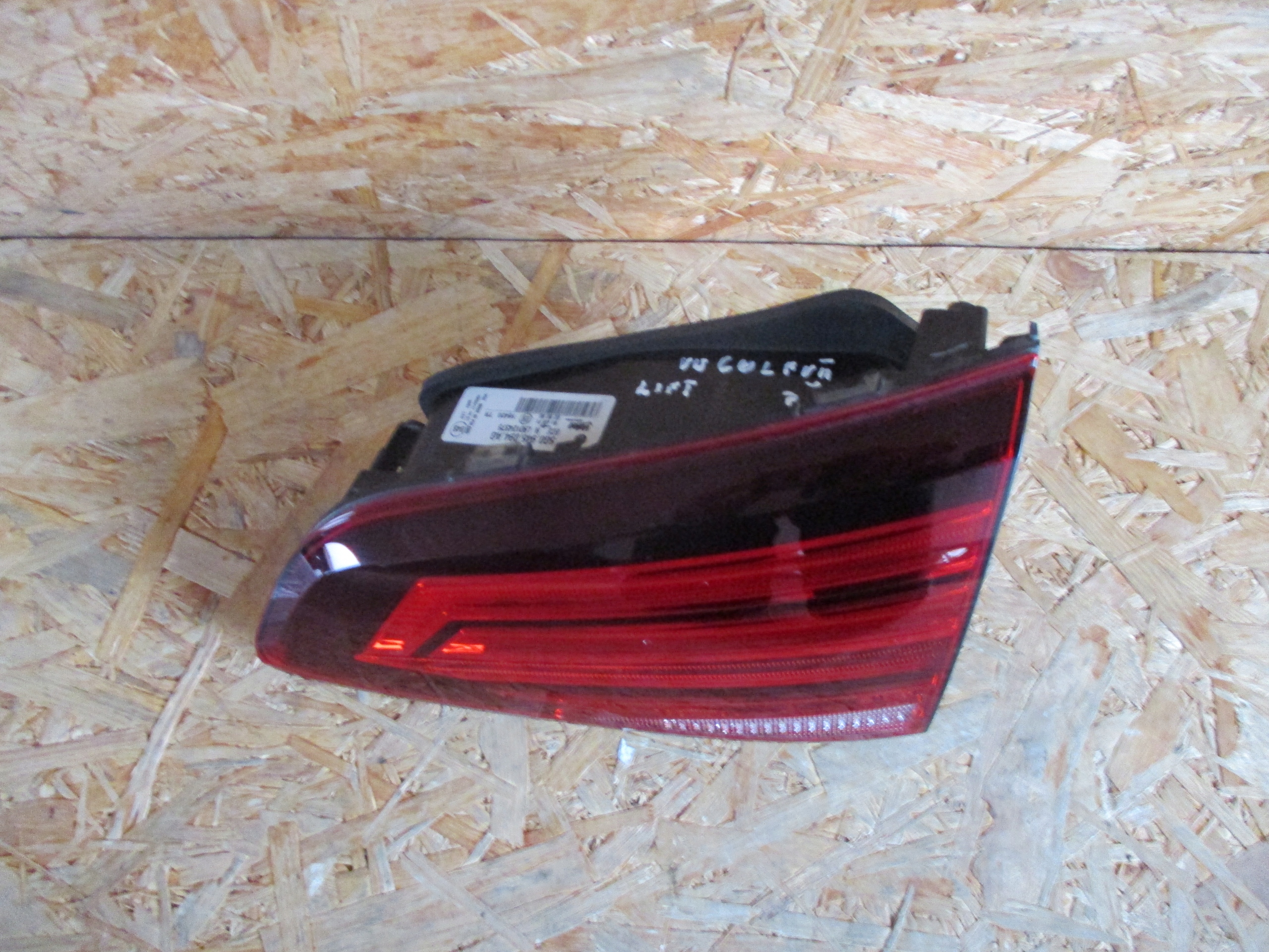 VW GOLF VII LIFT light right rear to the bonnet LED