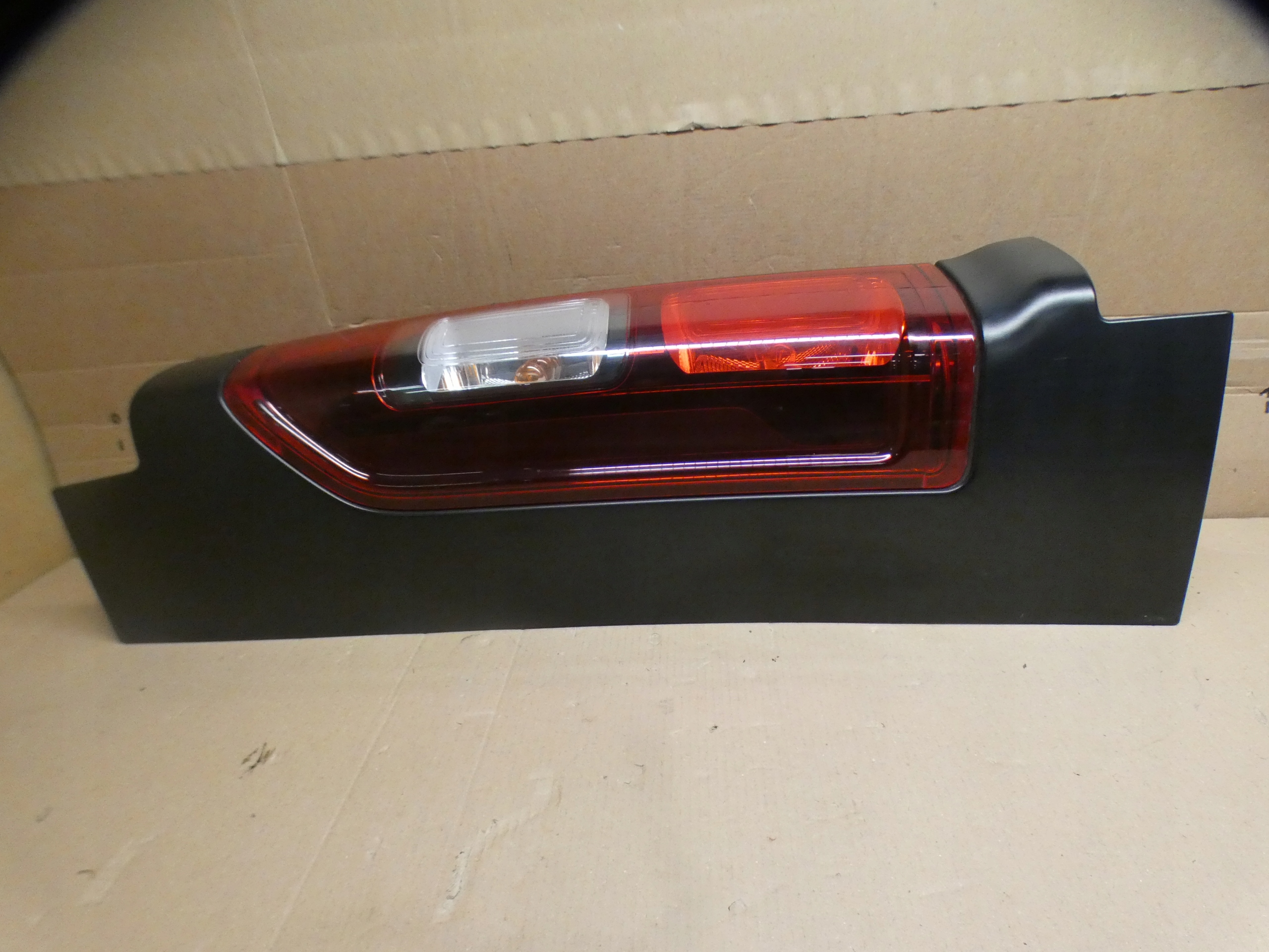 light rear left right TRAFIC III VIVARO B TALENTO rear part RENAULT