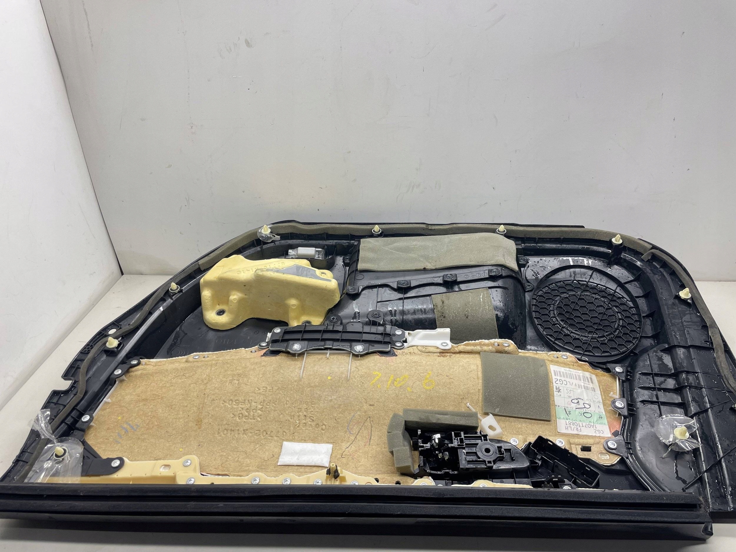дверные карты передних lexus ES 300h (6th ) 67702-x1401