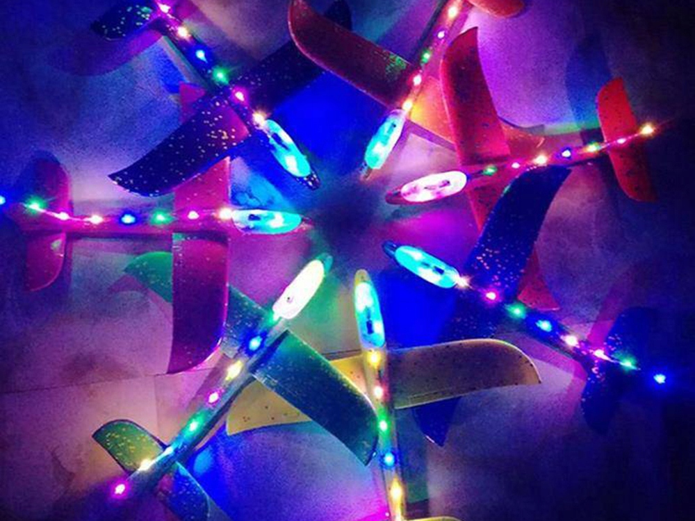 SAMOLOT STYROPIANOWY STYROPIANU 47cm ŚWIECĄCY LED SZYBOWIEC RZUTKA DUŻY Stan opakowania oryginalne
