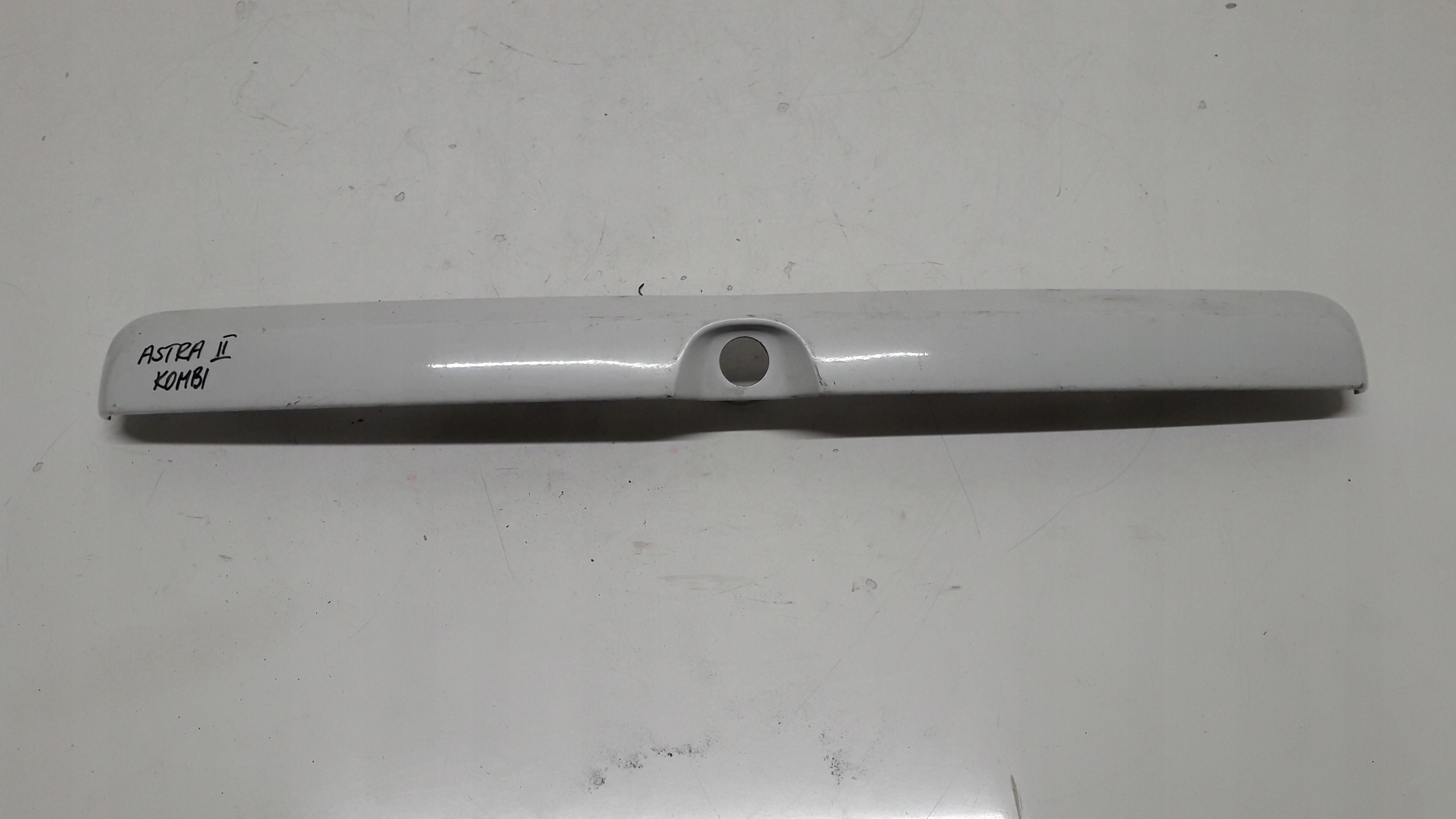 OPEL ASTRA G II KOMBI LISTWA KLAPY TYLNEJ