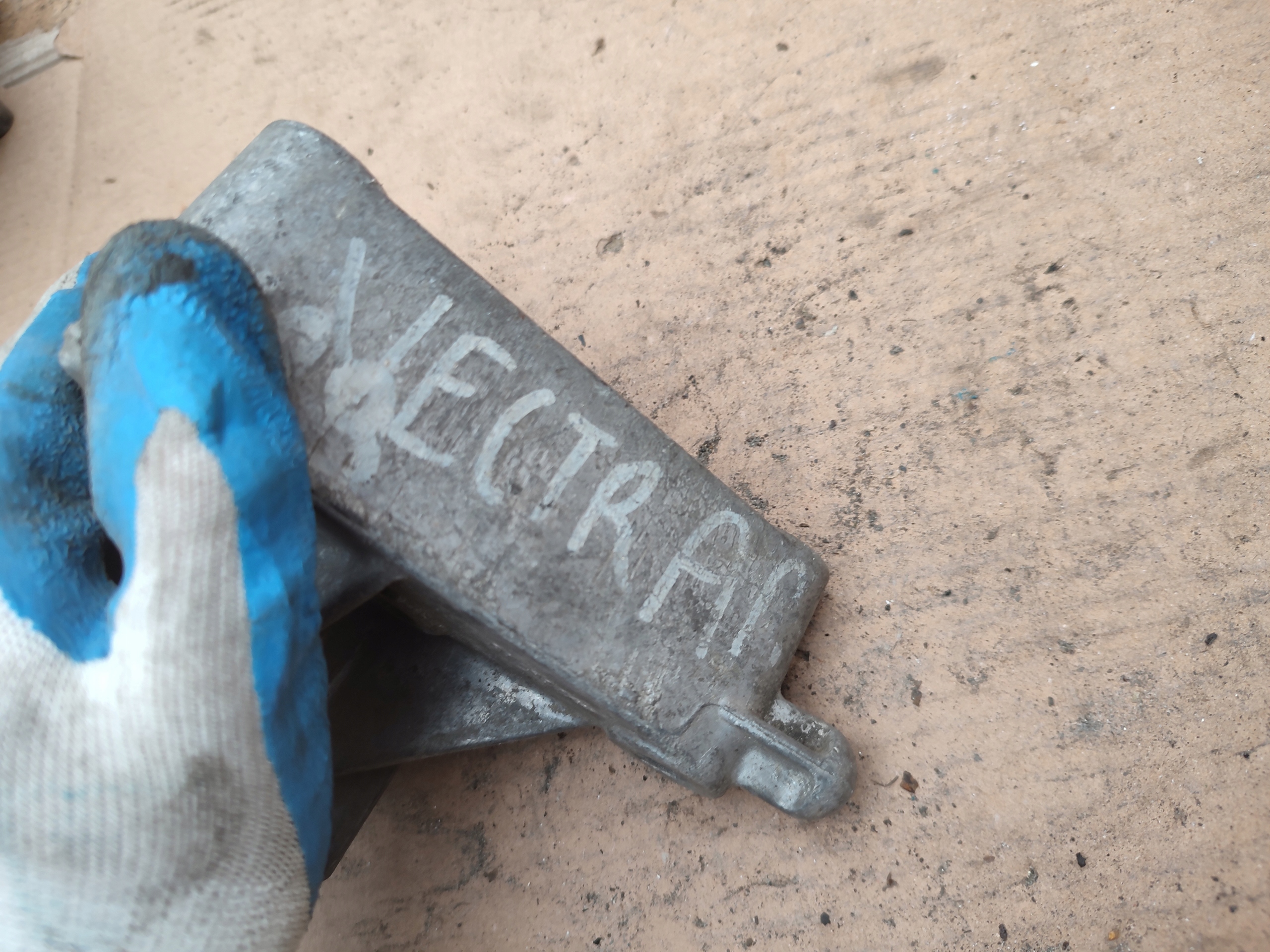 getriebehalter getriebe OPEL VECTRA B 90496729