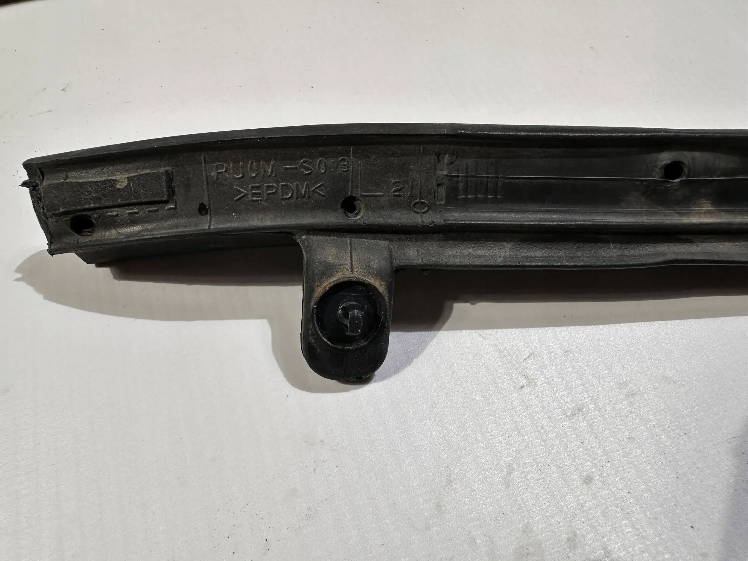 gasket uszczelki door right left Chrysler Pacifica 2016 - 2024