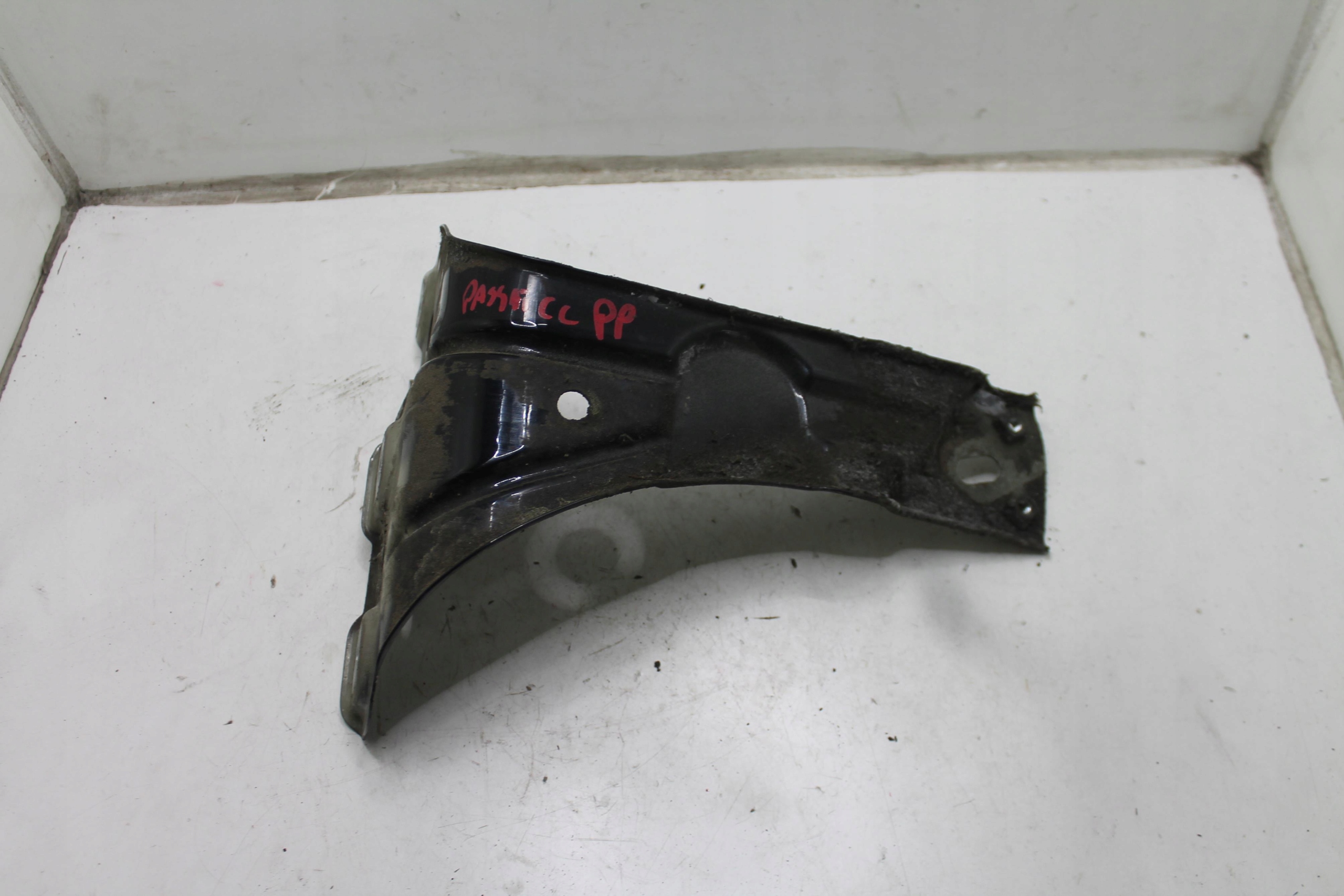 CONSOLE SUPPORT PLAQUE AILE DROITE AVANT VW PASSAT CC 08-11