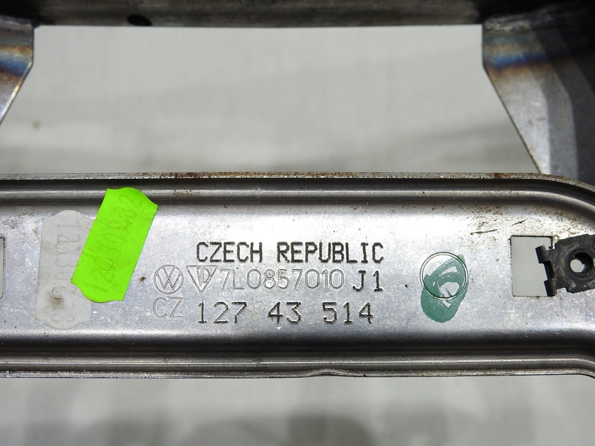 Балка диффузор консоли vw TOUAREG и 7L0857010