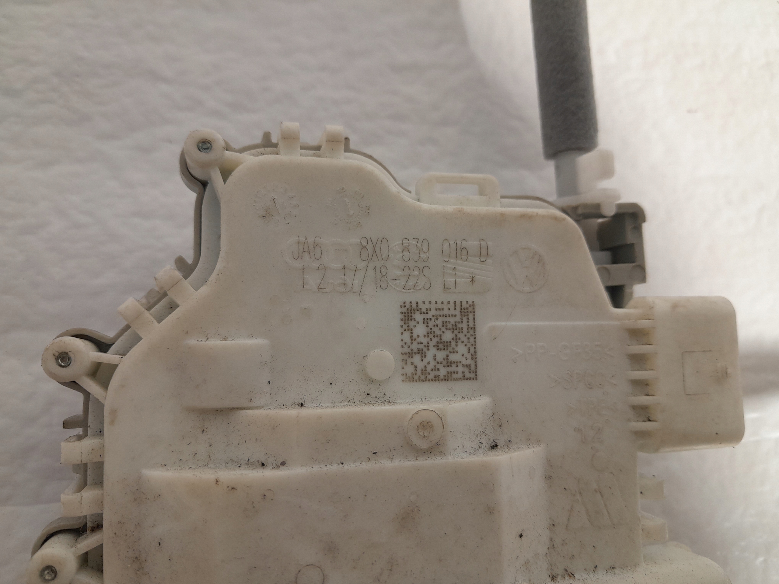AUDI A4 B9 lock door 8X0839016D