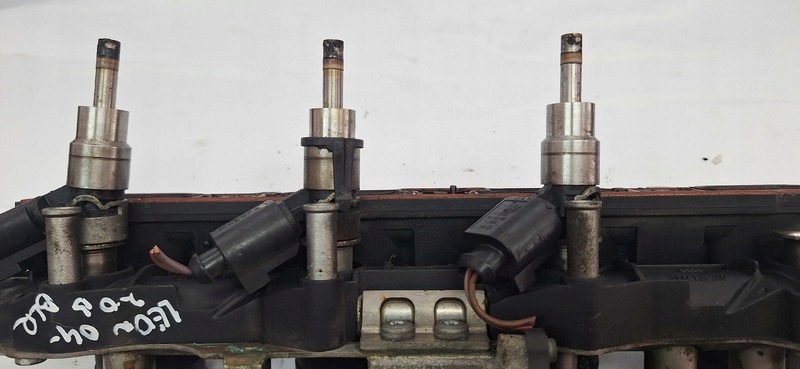 Rampe injection SEAT LEON II 06D133340 2.0fsi BL