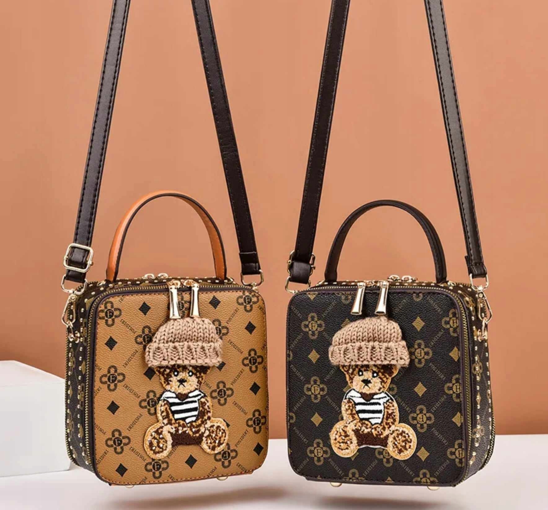 TORBA TOREBKA DAMSKA LISTONOSZKA KUFEREK NA RAMIĘ MAŁA TEDDY BEAR MIŚ KOLOR Materiał dominujący skóra ekologiczna