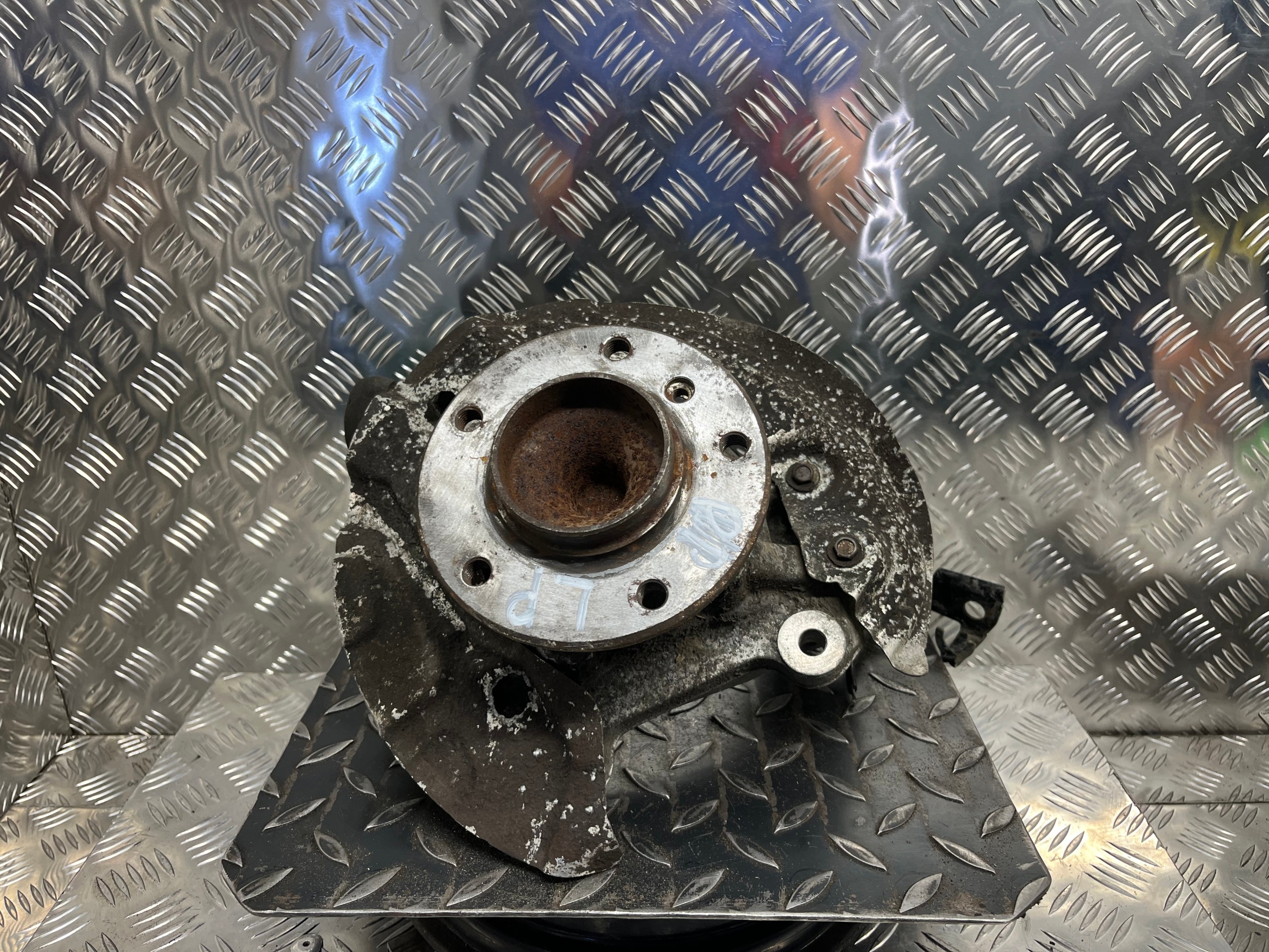 swing left front front BMW E90 81216764443-03