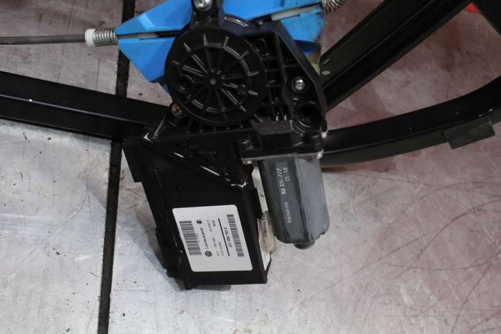 window regulator left front EU 7L0837461C PORSCHE CAYENNE 1 and 7L 02-07