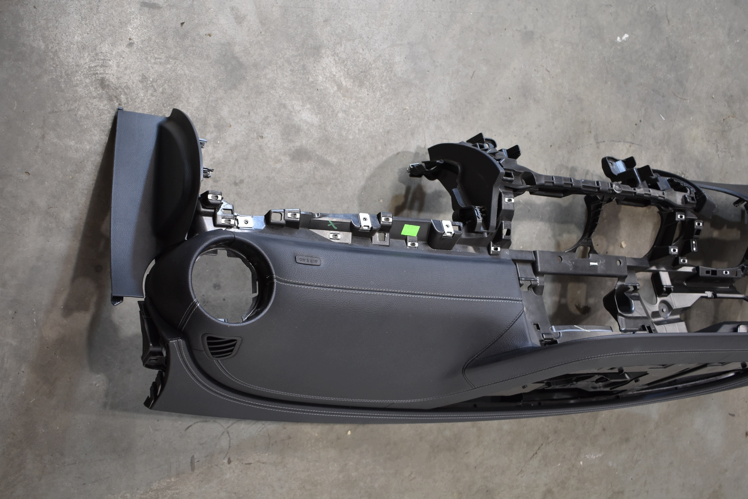 IDEALNA console KPL. black leather HEAD-UP MERCEDES GT X290 1