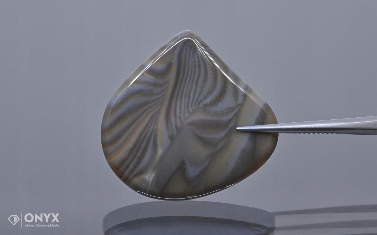 Křemílek pruhovaný kabošon nepravidelný 32,5x31 mm