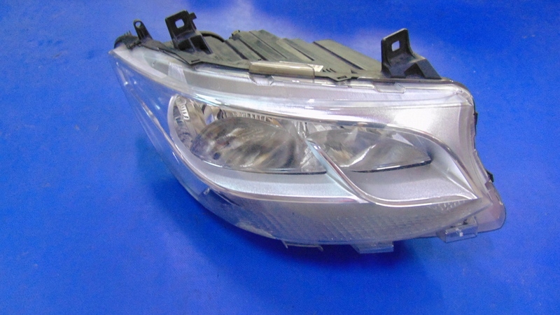 feu droite avant EUROPA MERCEDES SPRINTER A910 A907 18-25R