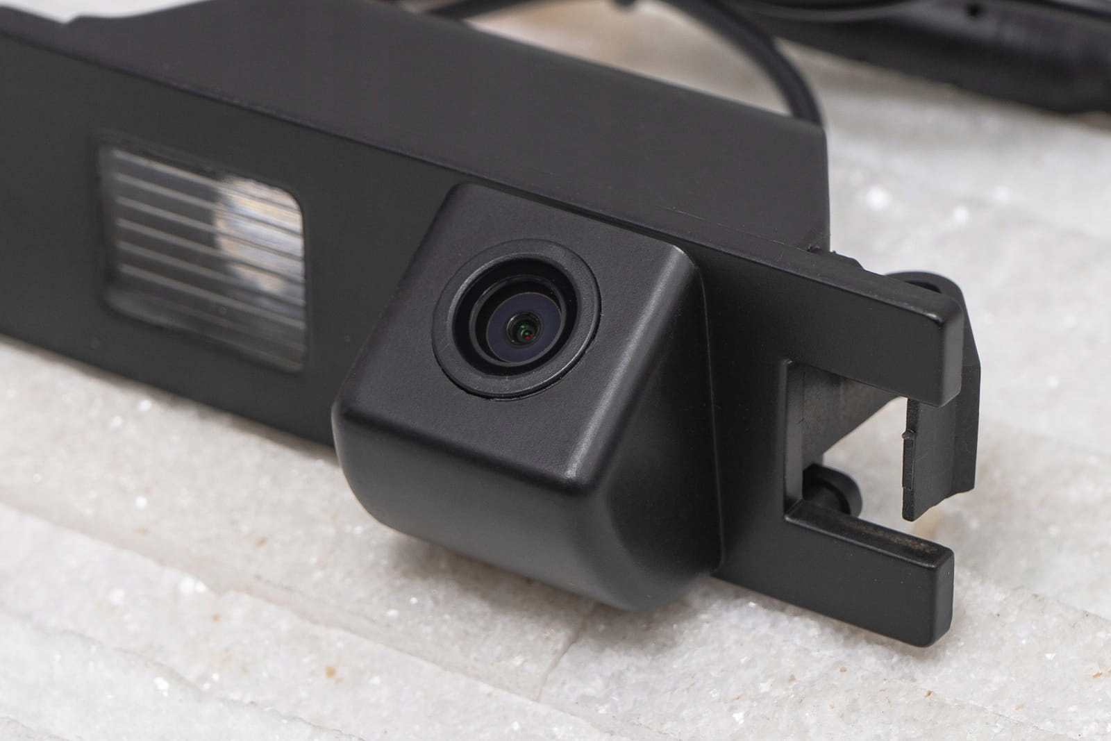 OPEL ASTRA J 2009-2015 KAMERA COFANIA Z LAMPĄ Elementy zestawu przewód wideo przewód zasilający