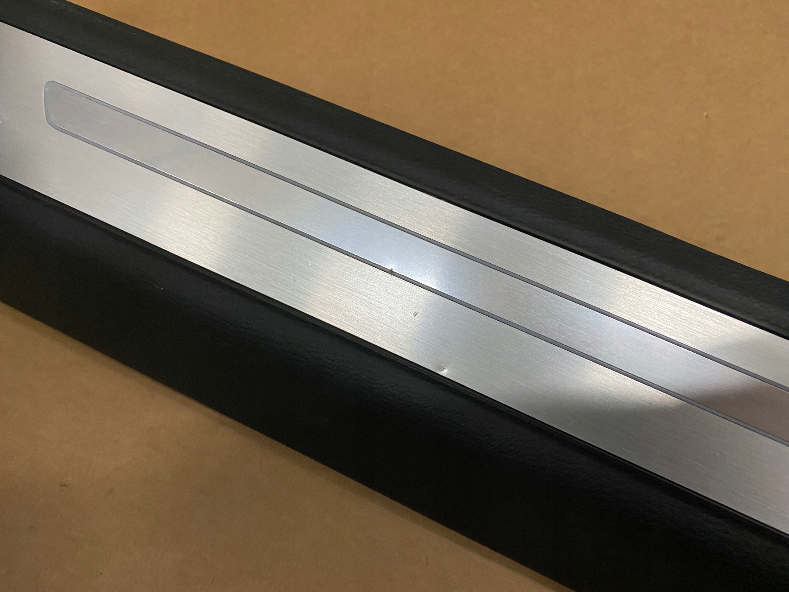 AUDI A8 4H moulding threshold right front PODSWIETLANA