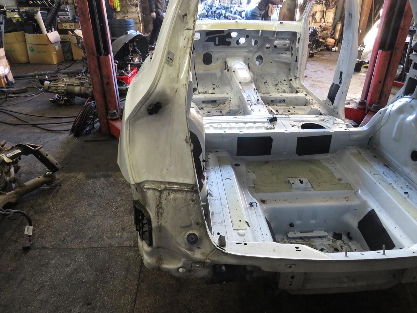 PAS TYLNY TYŁ DUPA WANNA LY9C AUDI Q5 8R 4X4