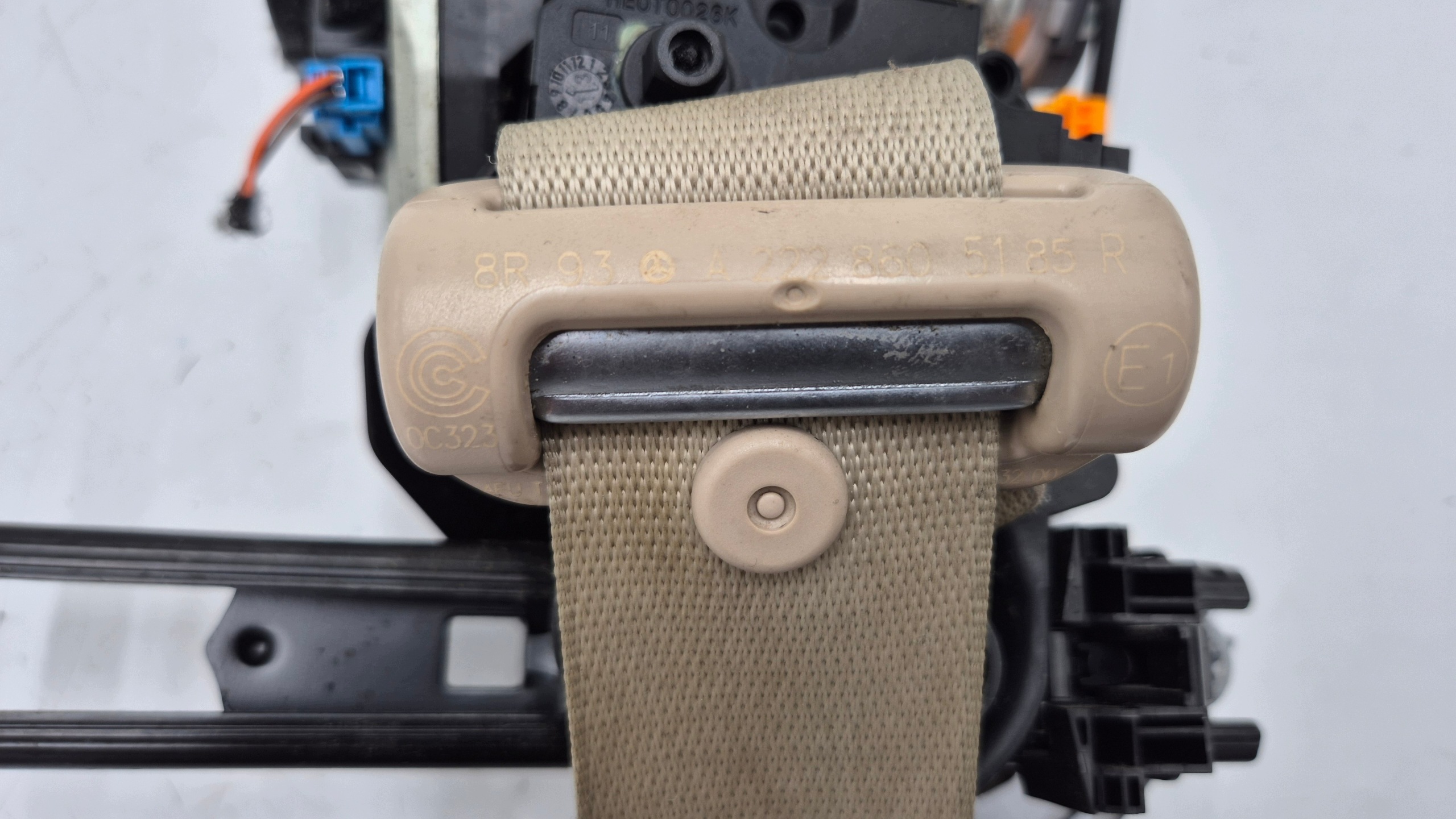 seat belt front front right beige 2228605185 MERCEDES W222