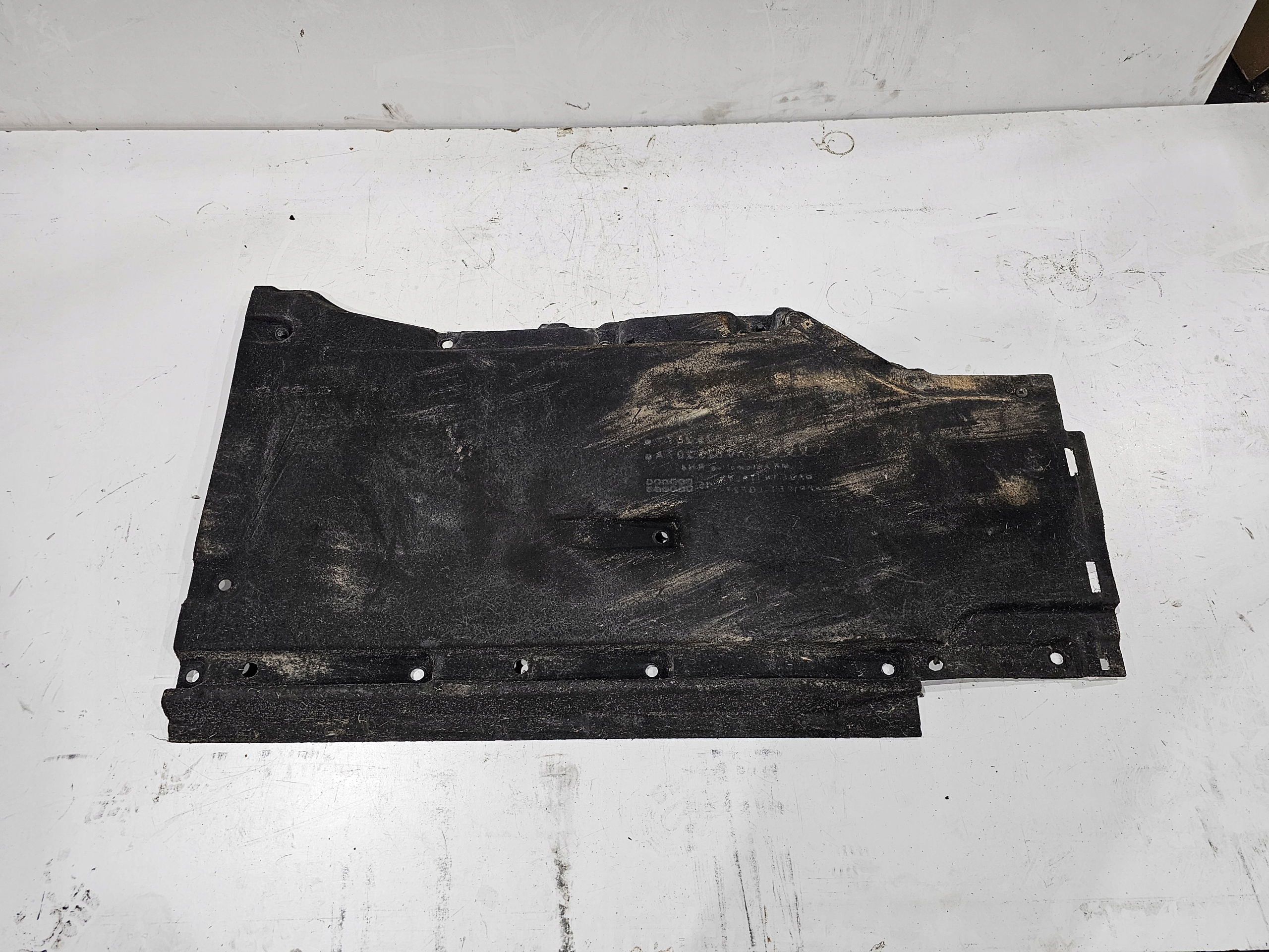 cover chassis left AUDI A4 B9 8W0825207