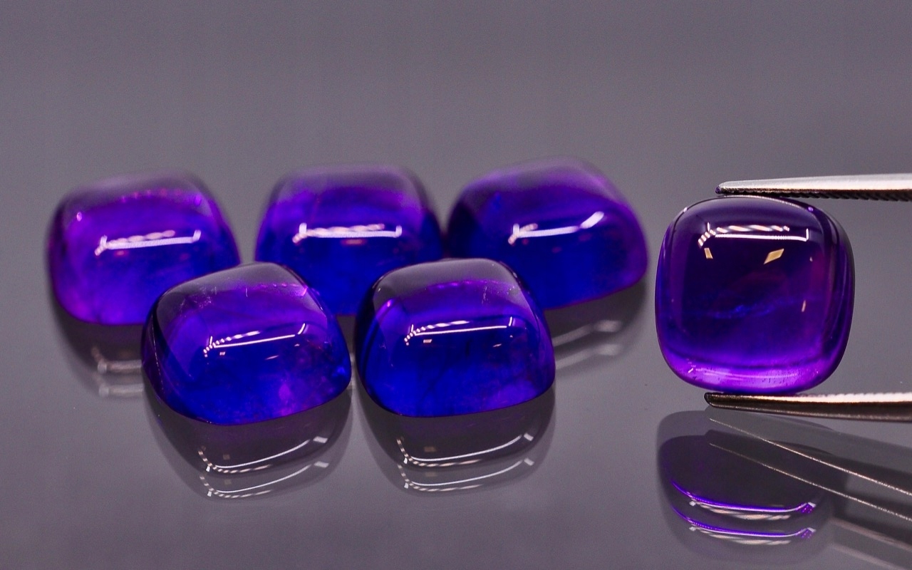 Ametyst A kabošon cushion 10x10 mm