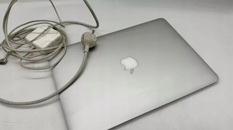 【値下げ】Apple MacBook Air 2017 本体 充電器付き 値下げ】Apple MacBook Air 2017 本体 充電器付き Macの電源