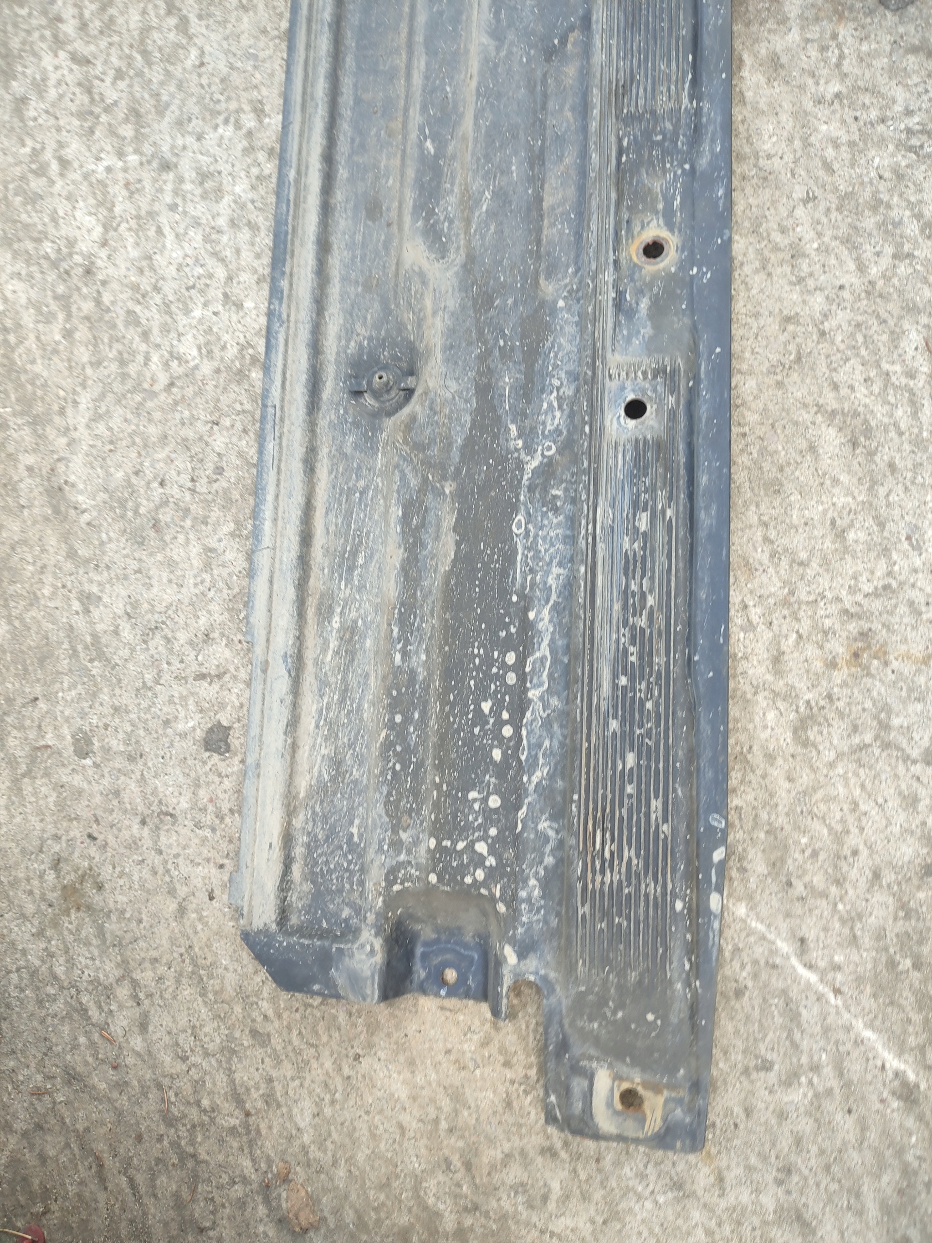 Blende Abdeckung abdeckung Unterfahrschutz links MERCEDES W204 W207 A2046100108