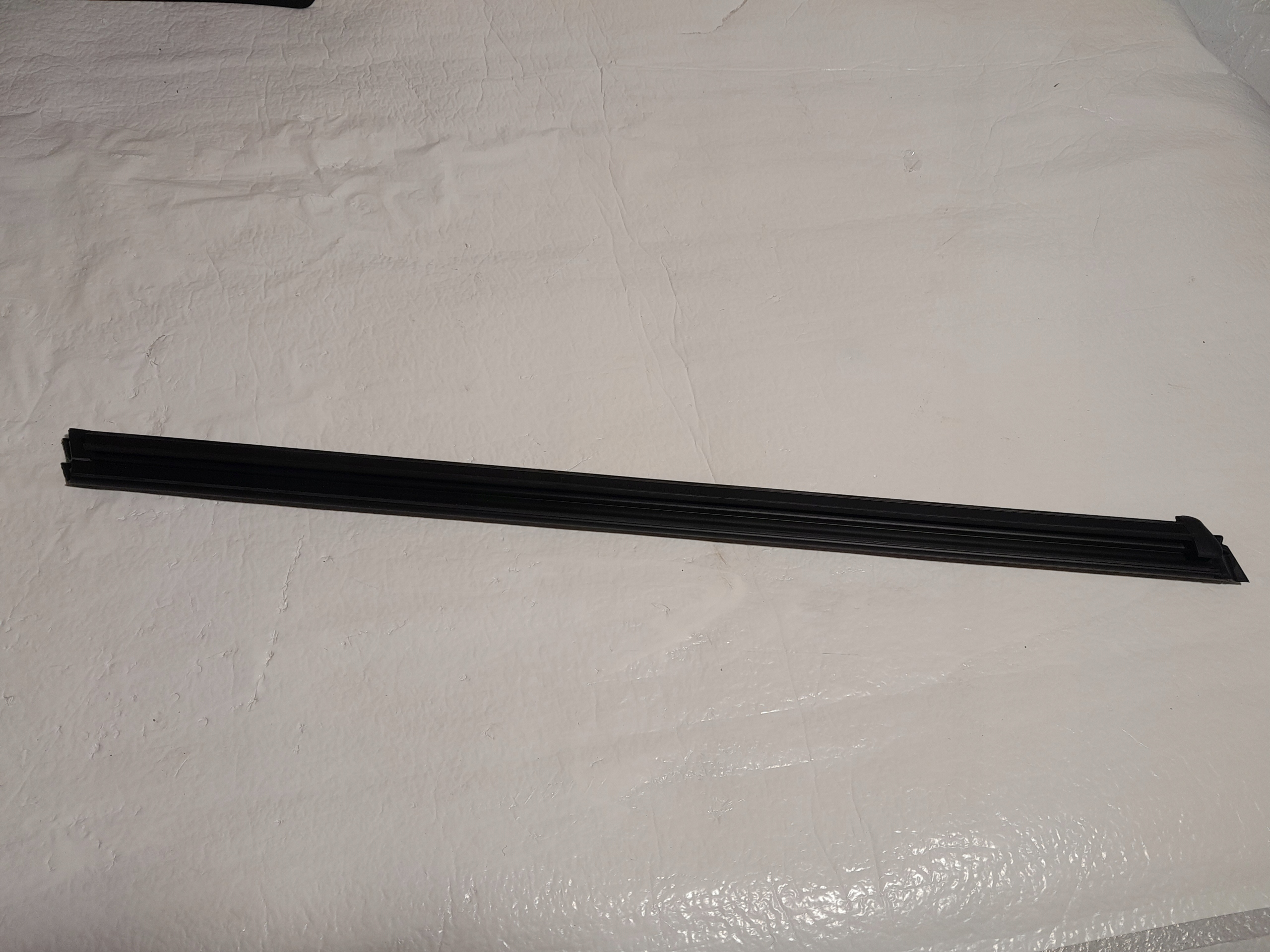BMW X7 G07 moulding dust windows left front 7428675