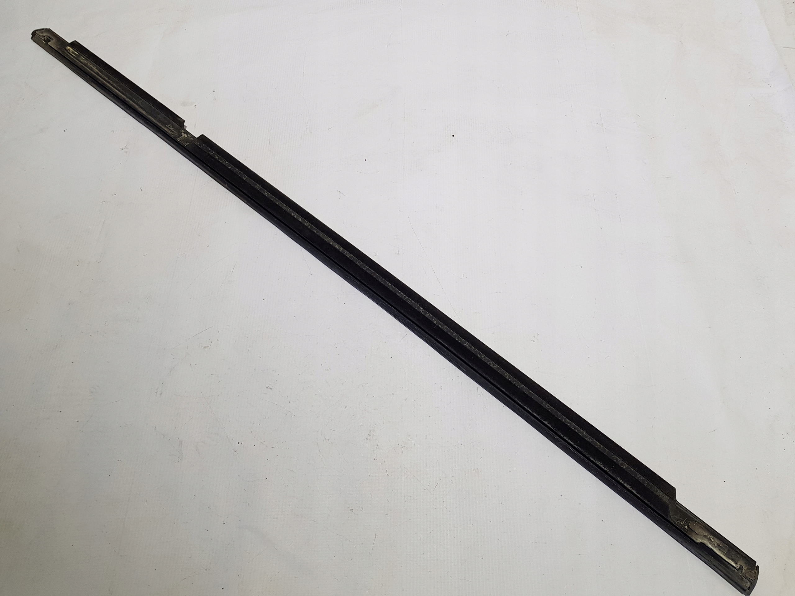 moulding door left rear part dust CHROM MERCEDES W251 LONG