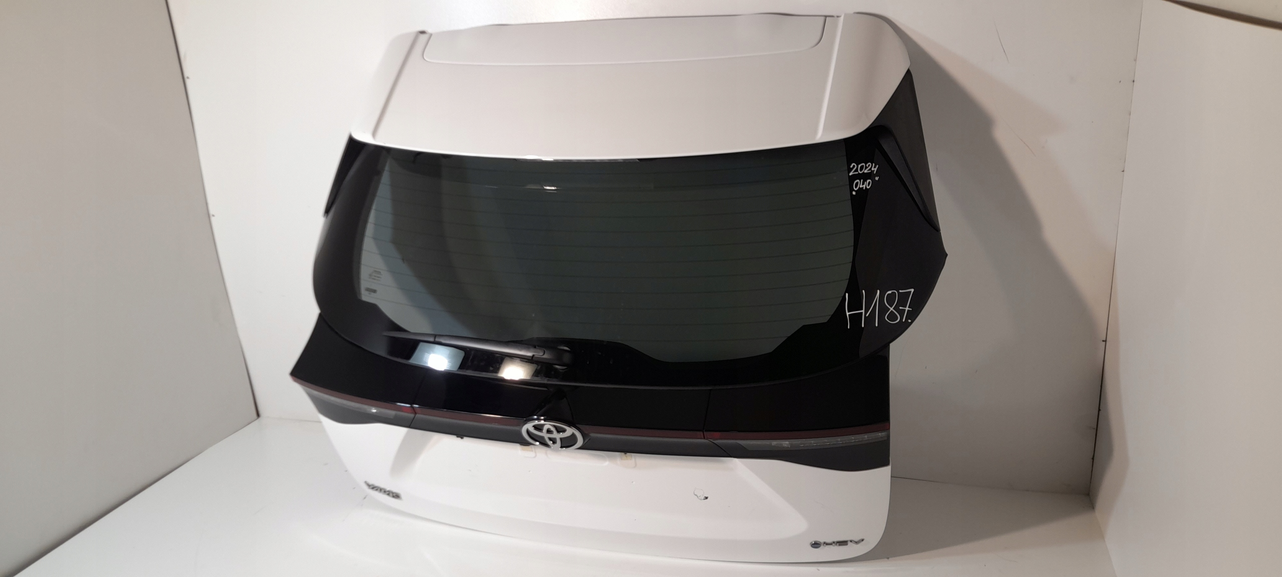 Toyota Yaris Cross boot doors 2024 040 (H187)