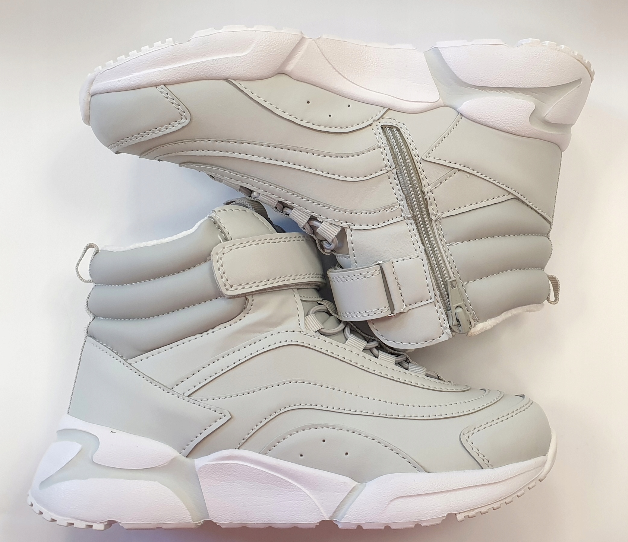 PÓŁBUTY TRZEWIKI OCIEPLANE RZEP POPIEL R 33 22,00 Płeć dziewczynki