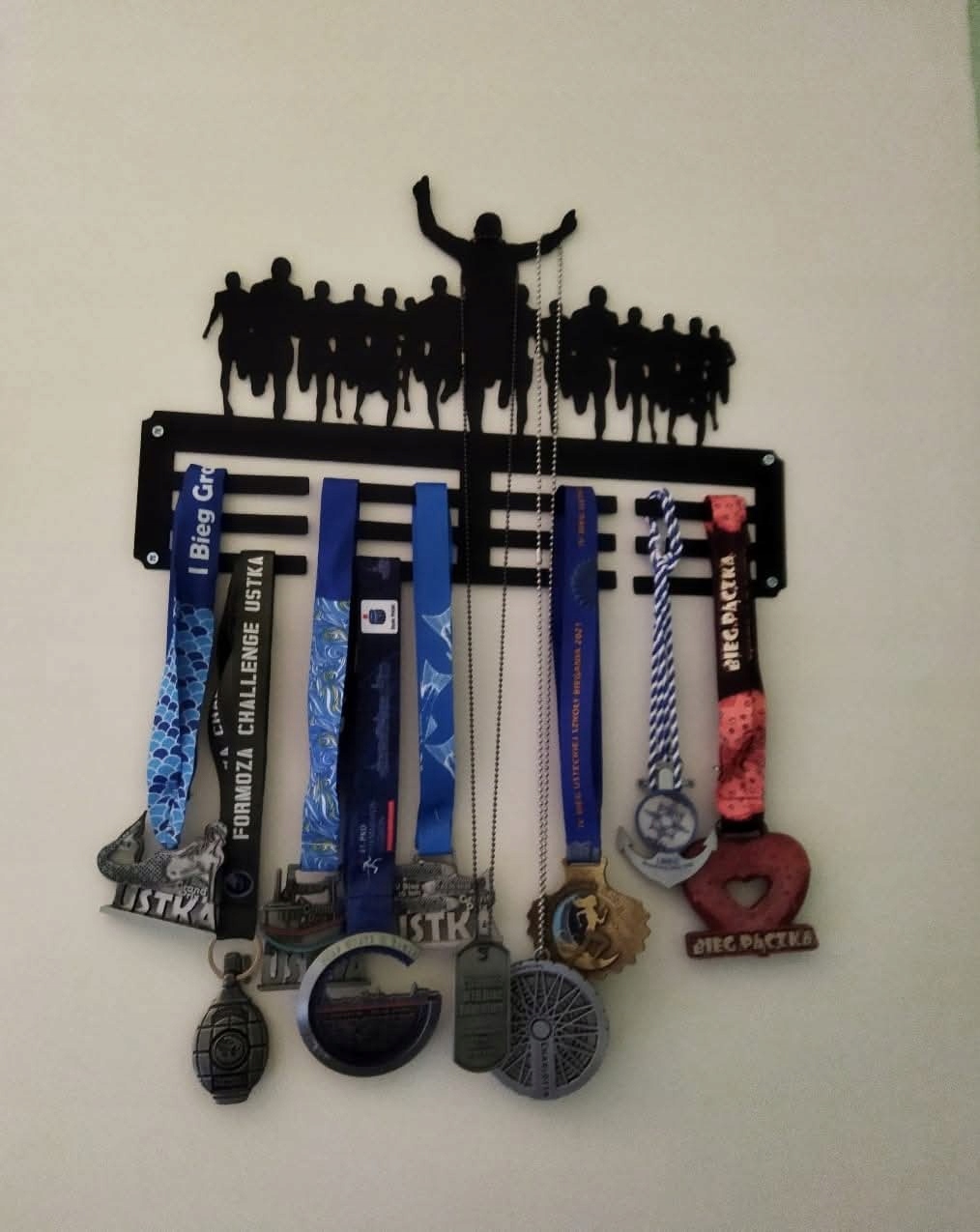 Věšák na medaile běžecký Dárek kovový Velký 50 cm