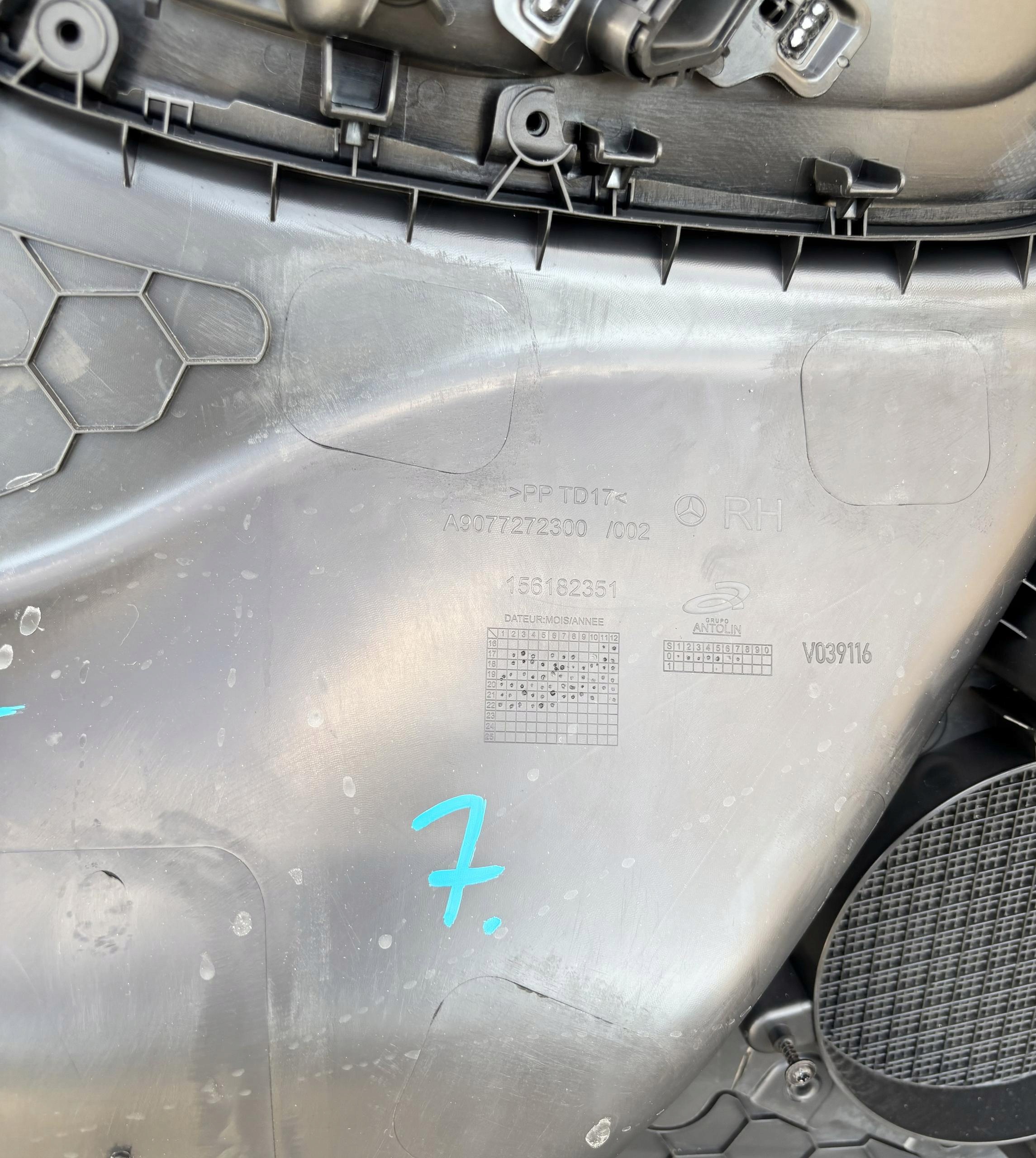 SPRINTER 907 910 17- side door PRZEDNICH right original new ORYG.