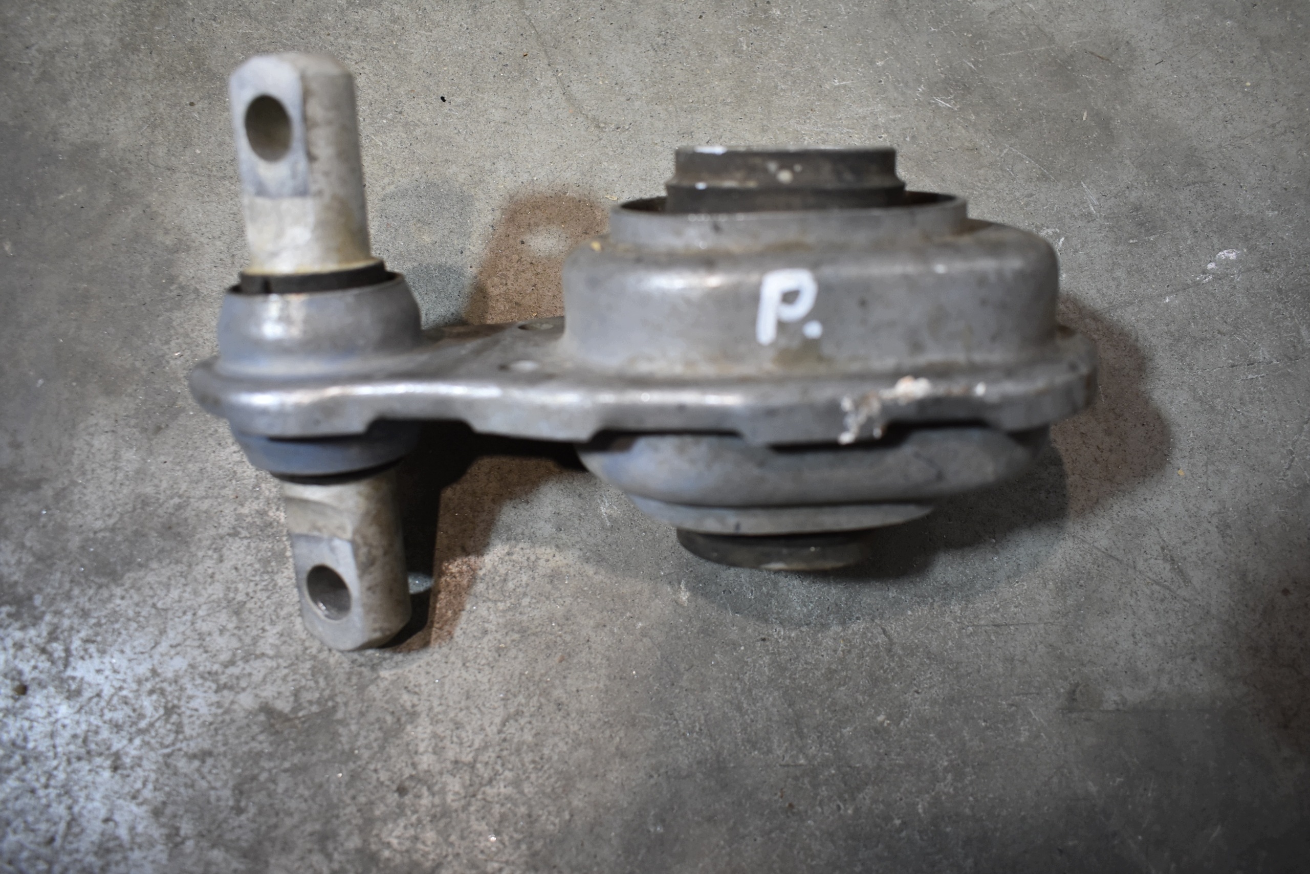 IDEALNA airbag engine mount MERCEDES W118 W177 1