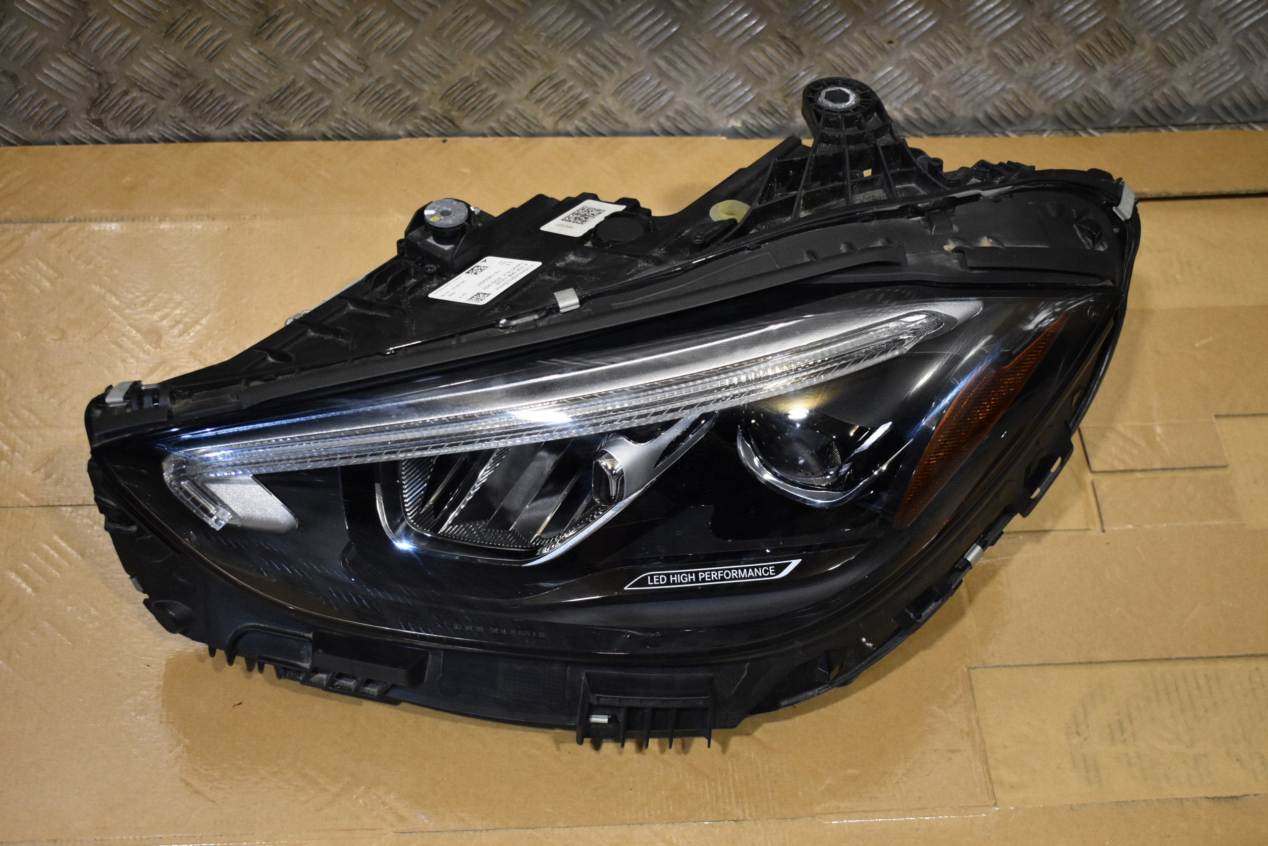 IDEALNA KPL light LED front front MERCEDES W206 1
