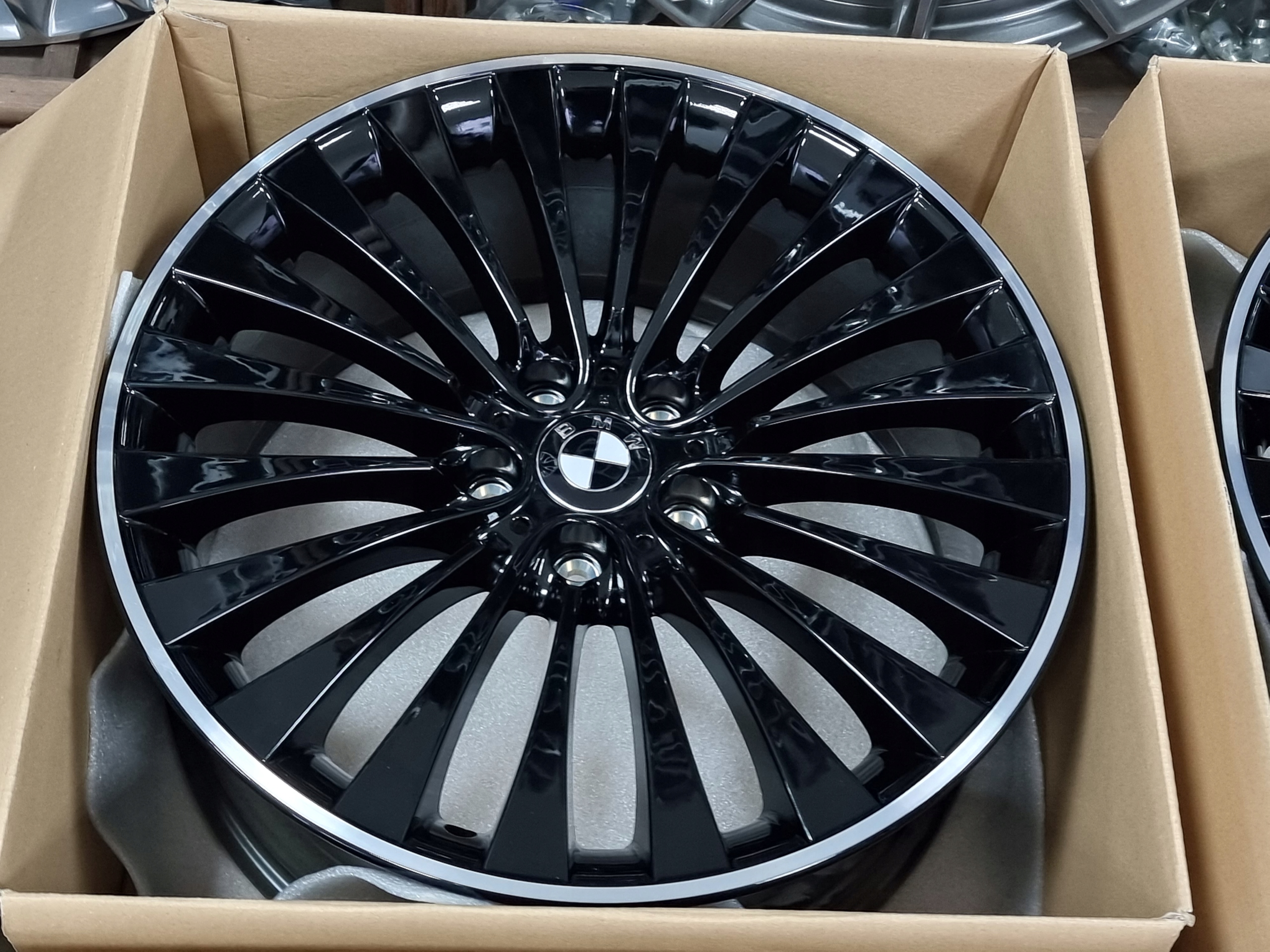 CZARNE FELGI BMW F10 F11 F12 F13 F06 5x120 20 CALI Rim width 8 5
