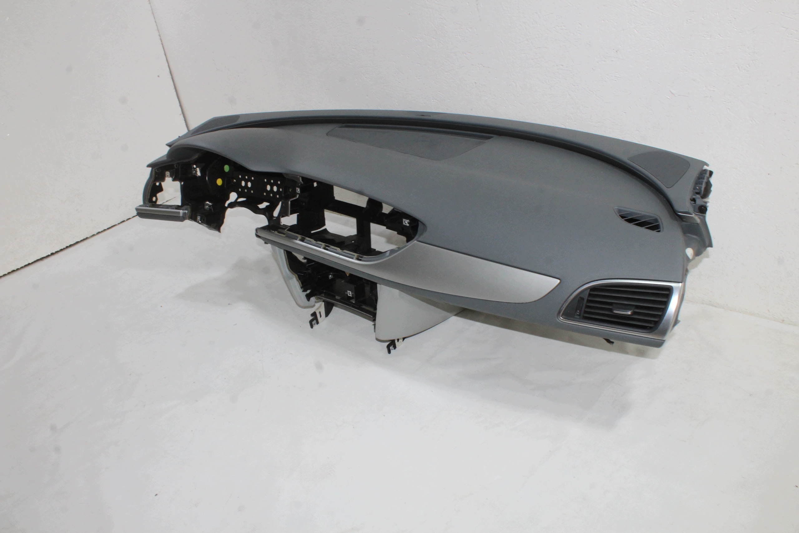 Audi A6 C7 4G console dashboard instrument panel original airbag tension belts original