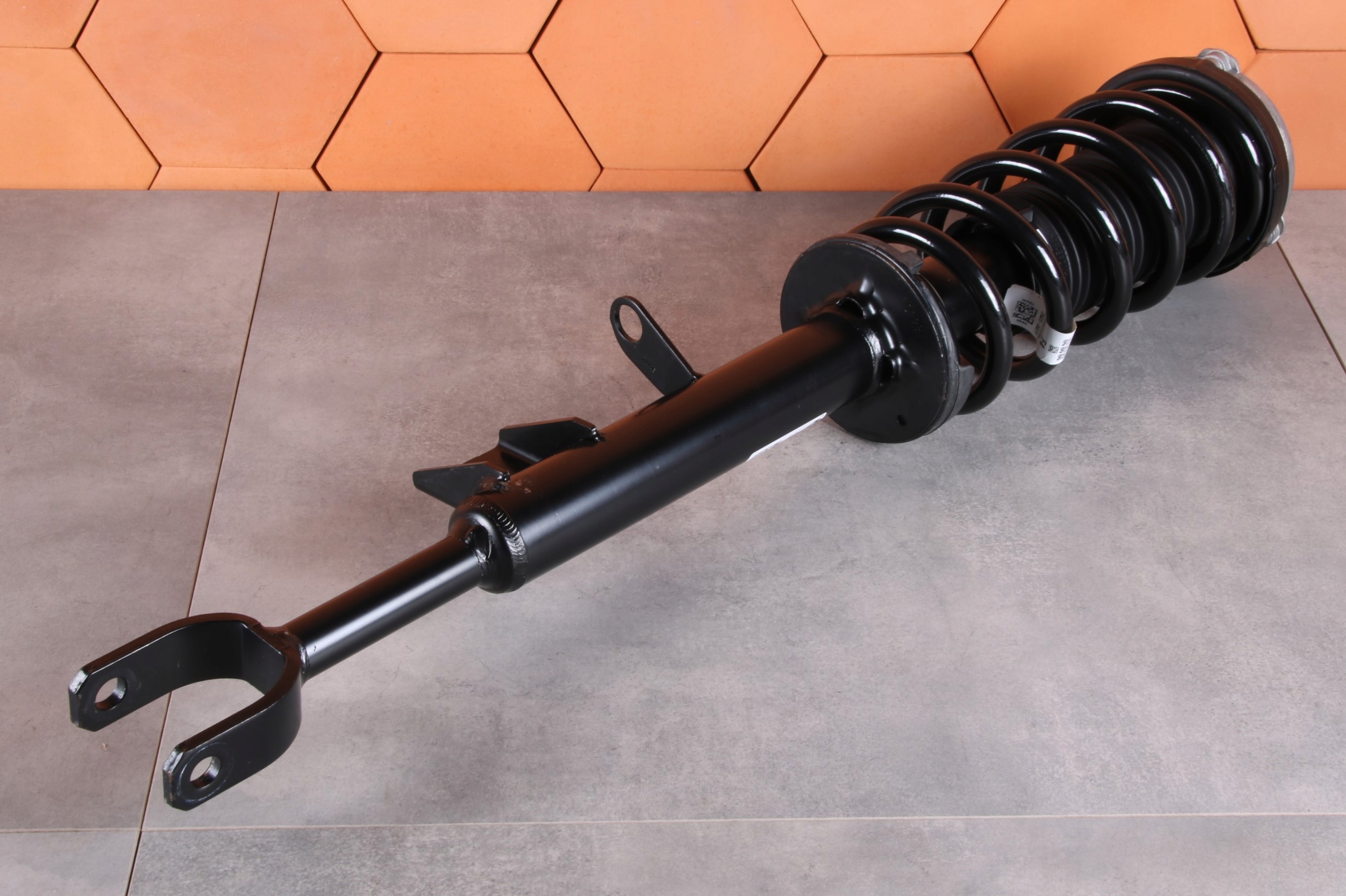 BMW 5 G60 530e B48X shock absorber left front front 5A135A5 8599 km !!!